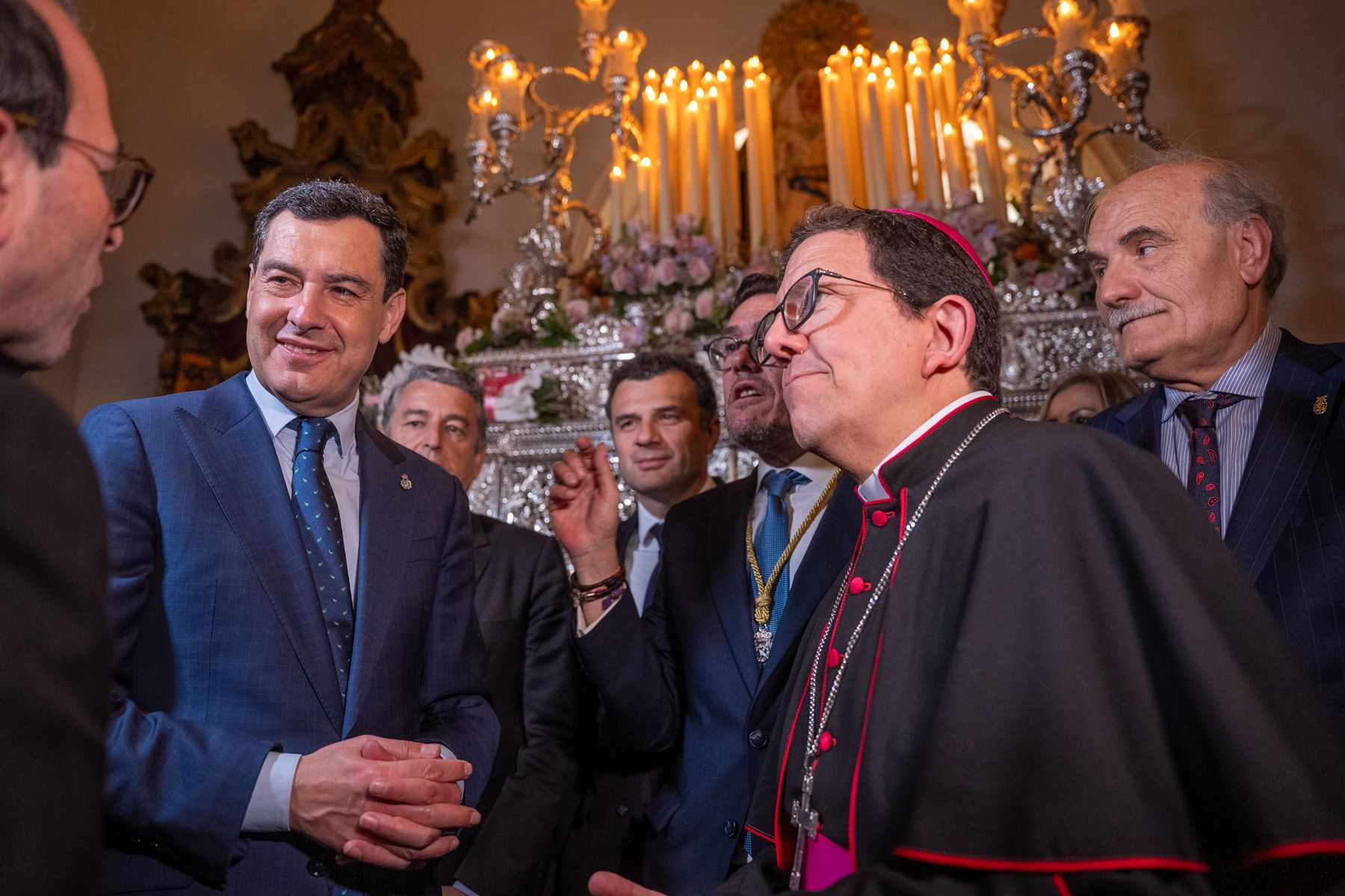 Imágenes de un Martes Santo radiante en Cádiz