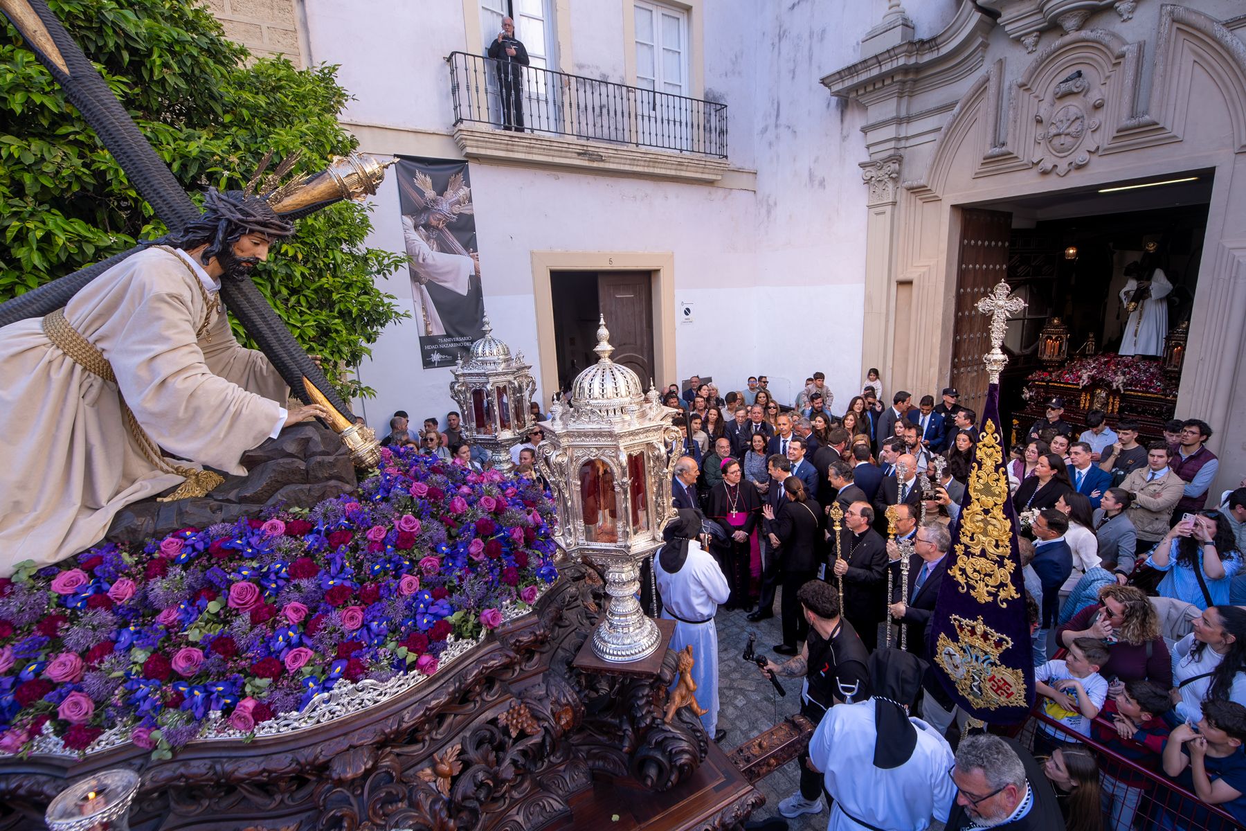 Imágenes de un Martes Santo radiante en Cádiz