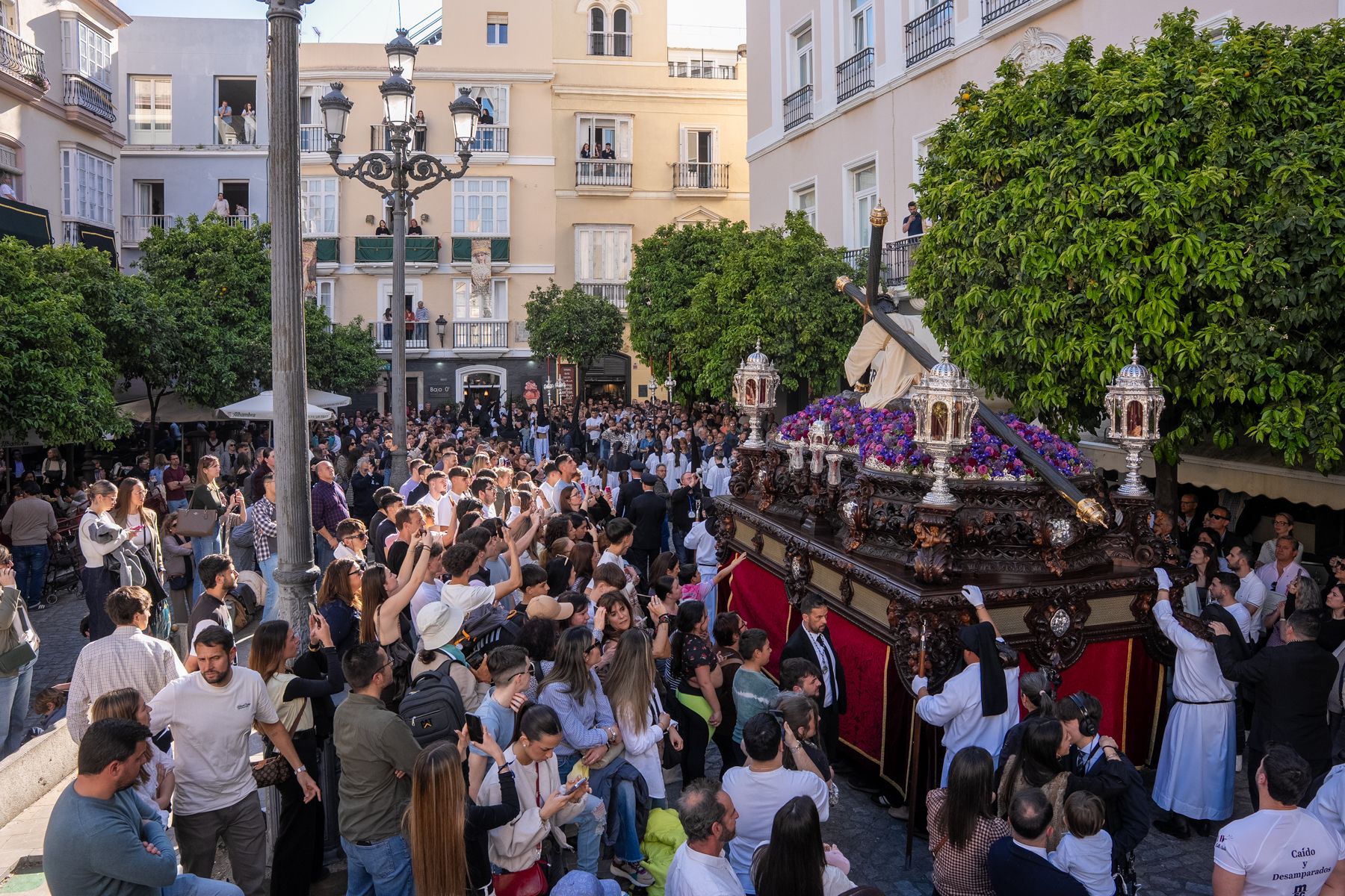Imágenes de un Martes Santo radiante en Cádiz