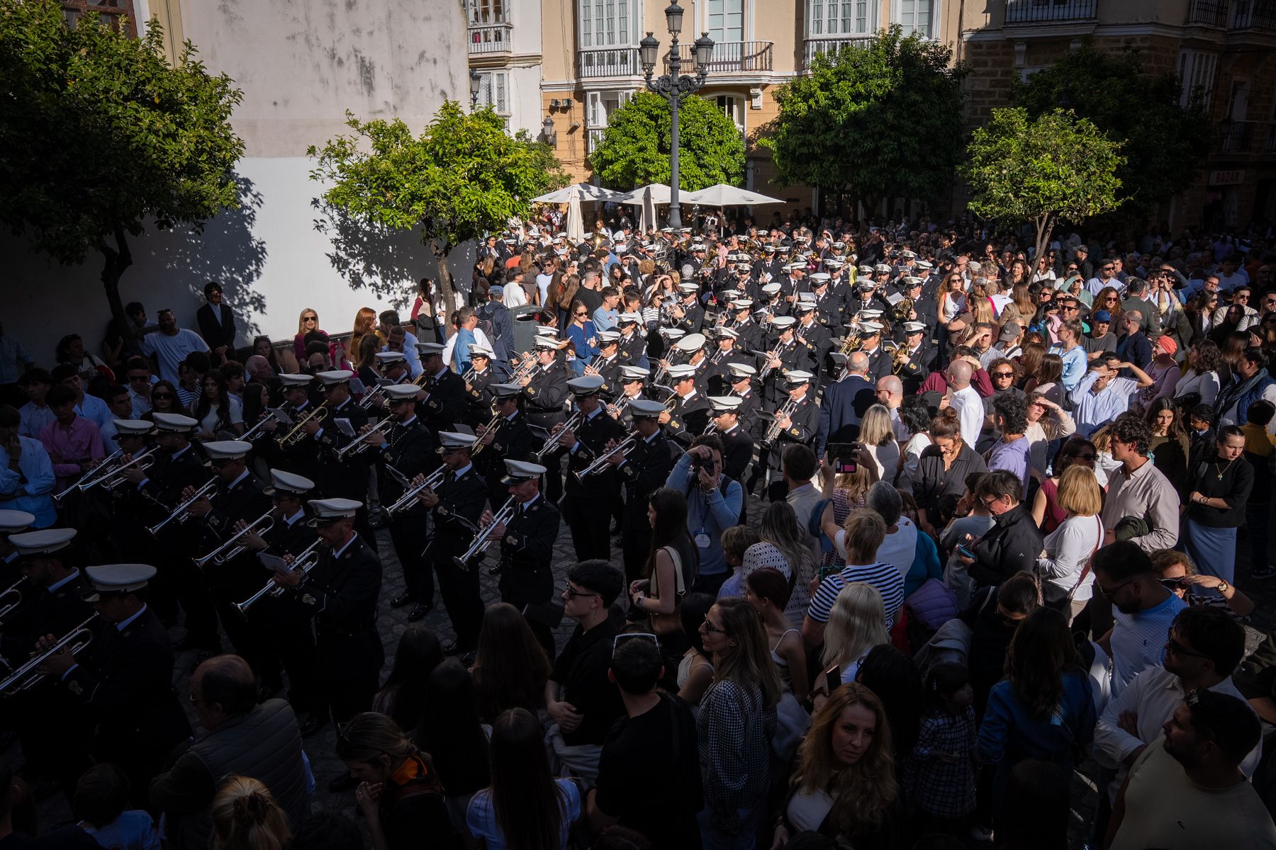 Imágenes de un Martes Santo radiante en Cádiz