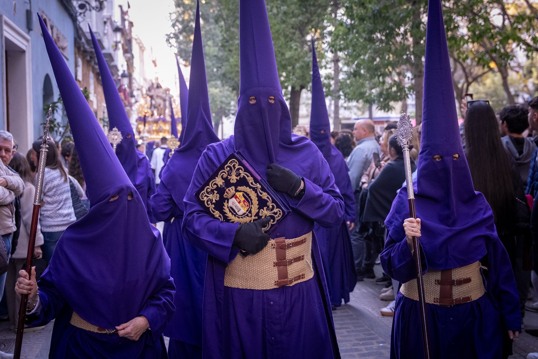 Imágenes de un Martes Santo radiante en Cádiz