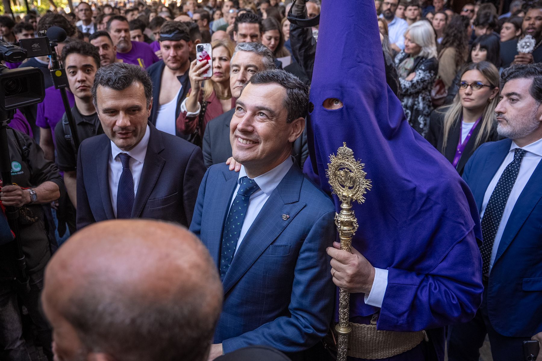 Imágenes de un Martes Santo radiante en Cádiz