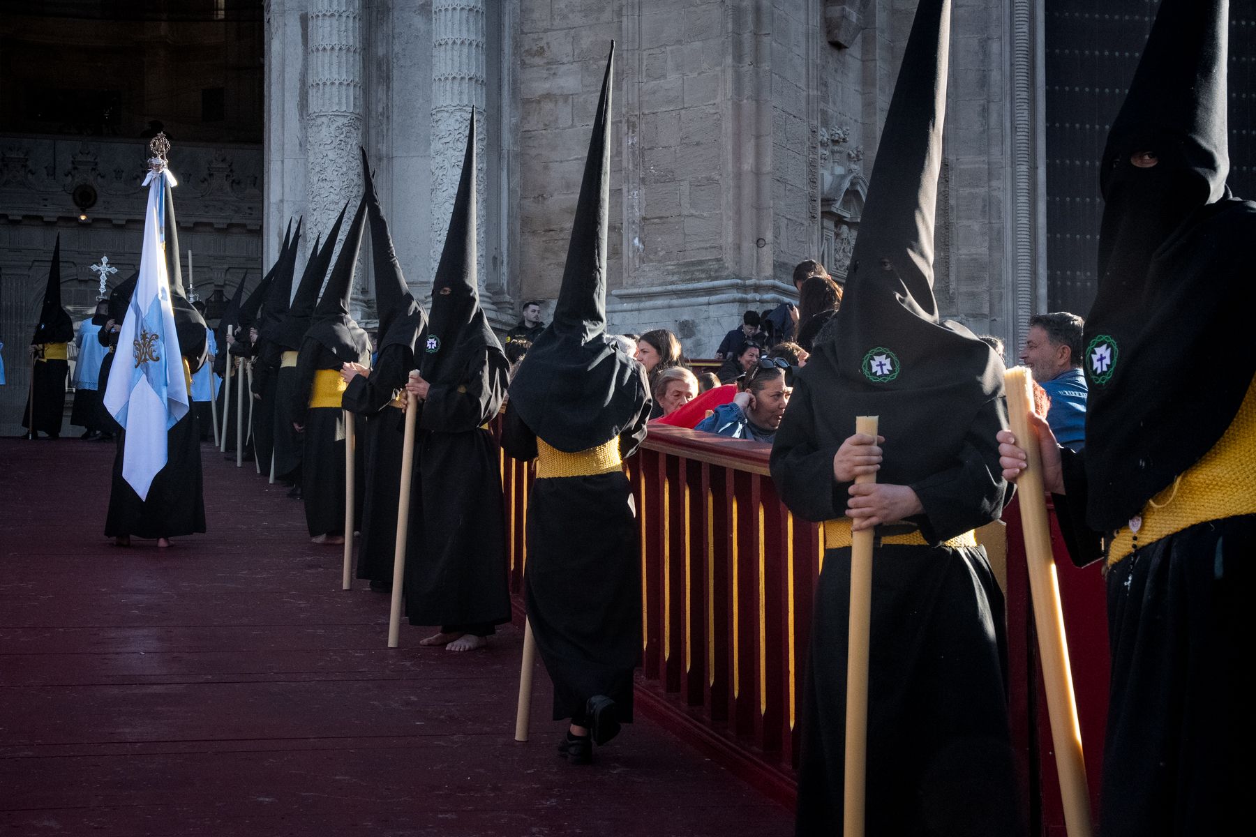 Imágenes de un Martes Santo radiante en Cádiz
