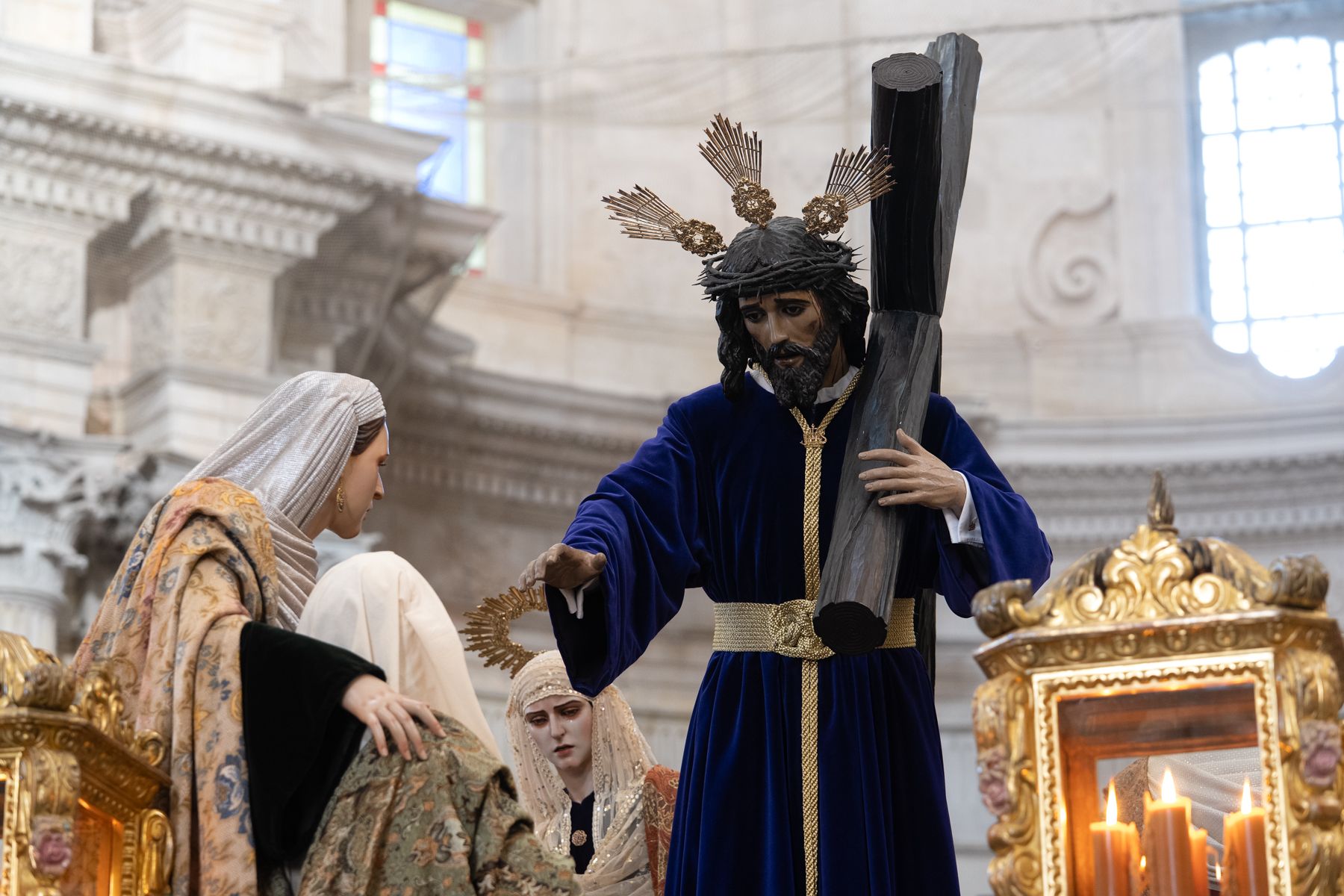 Imágenes de un Martes Santo radiante en Cádiz