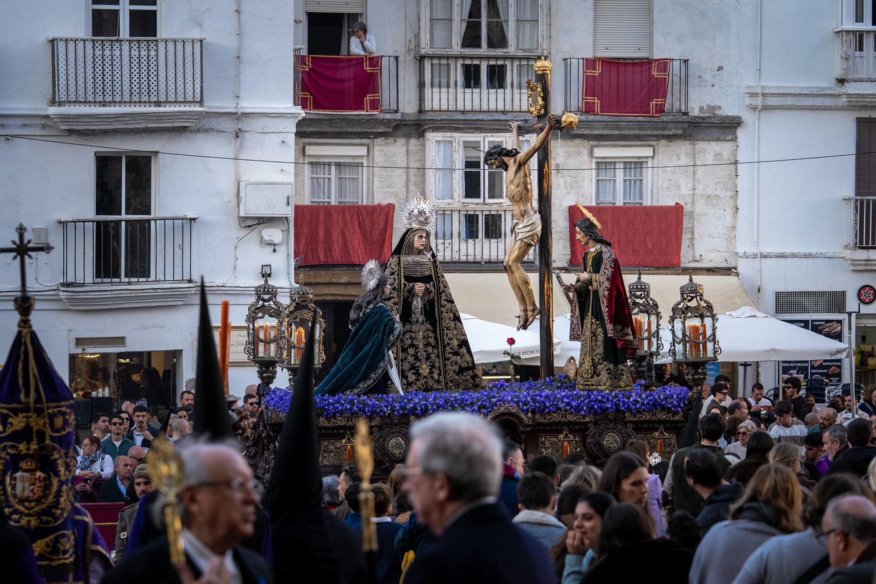 Imágenes de un Martes Santo radiante en Cádiz