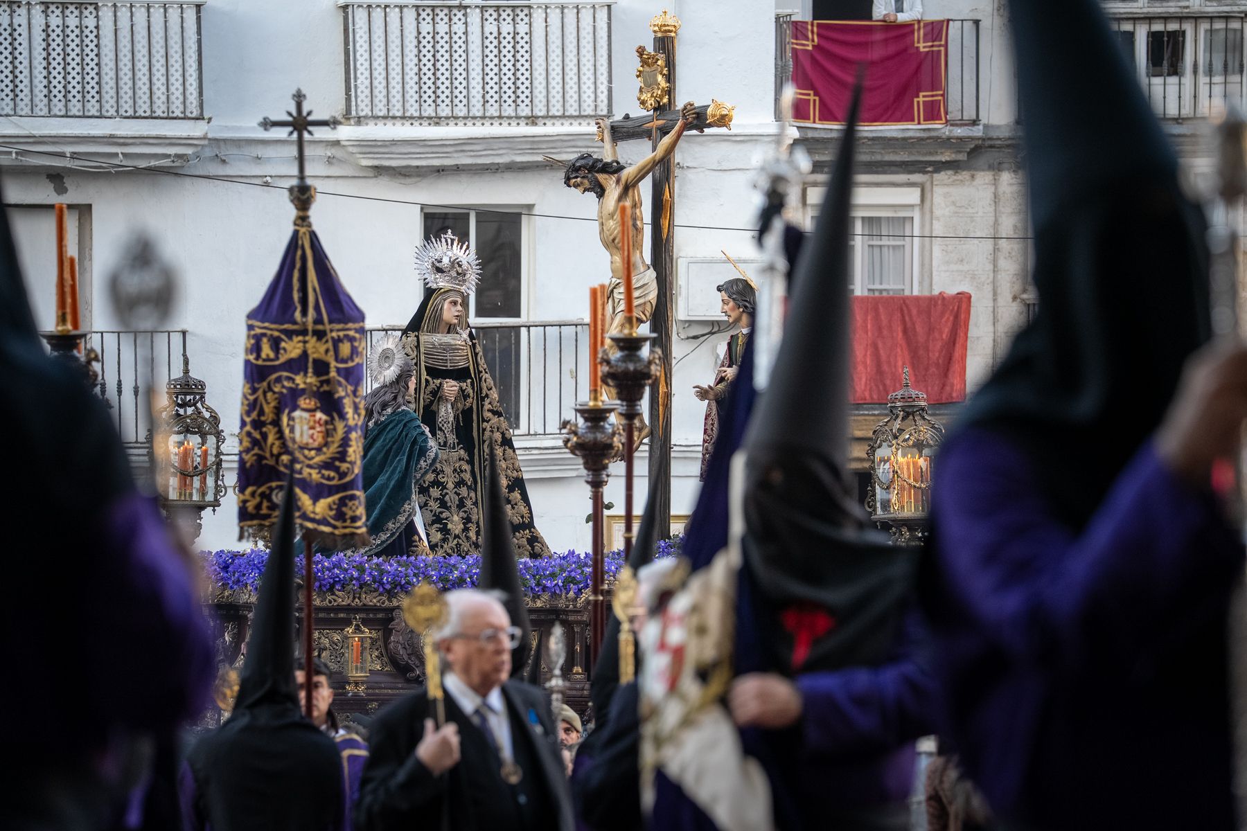 Imágenes de un Martes Santo radiante en Cádiz