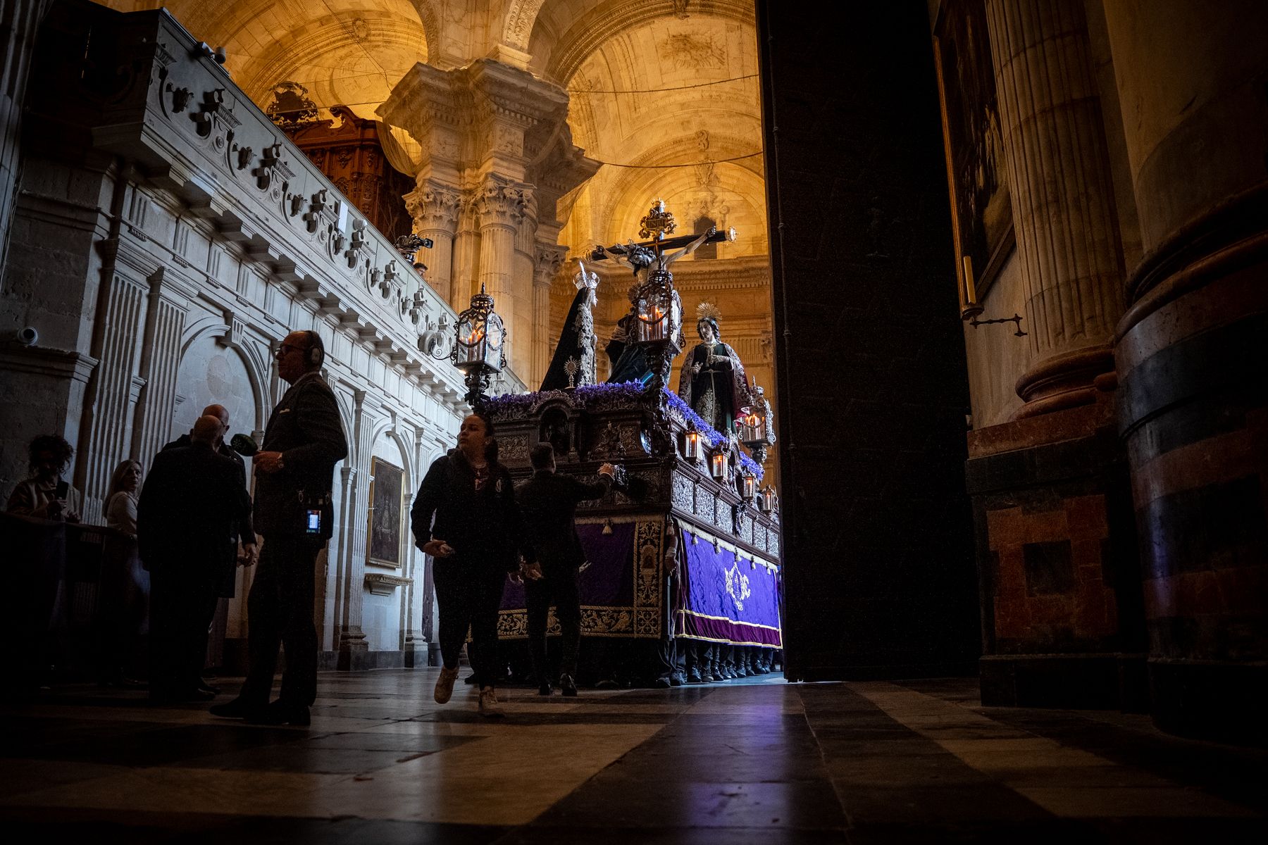Imágenes de un Martes Santo radiante en Cádiz