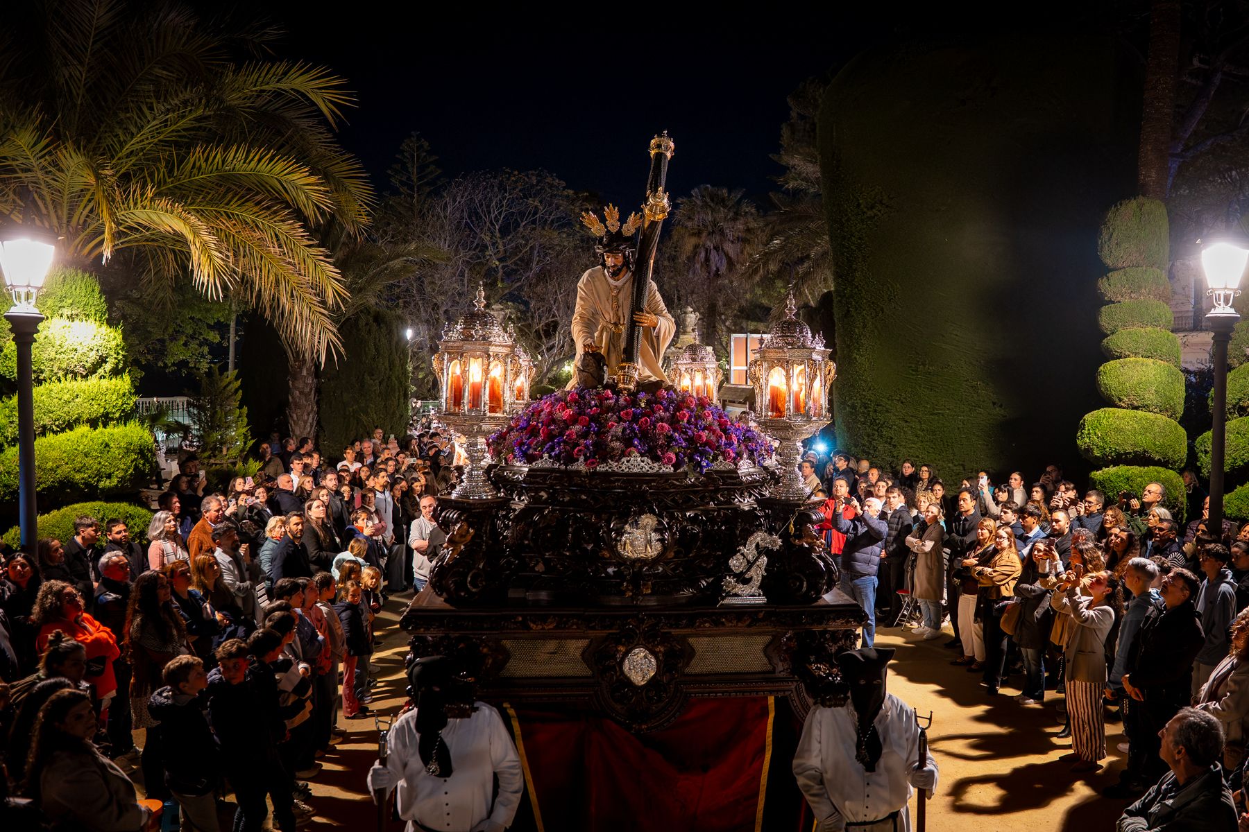 Imágenes de un Martes Santo radiante en Cádiz