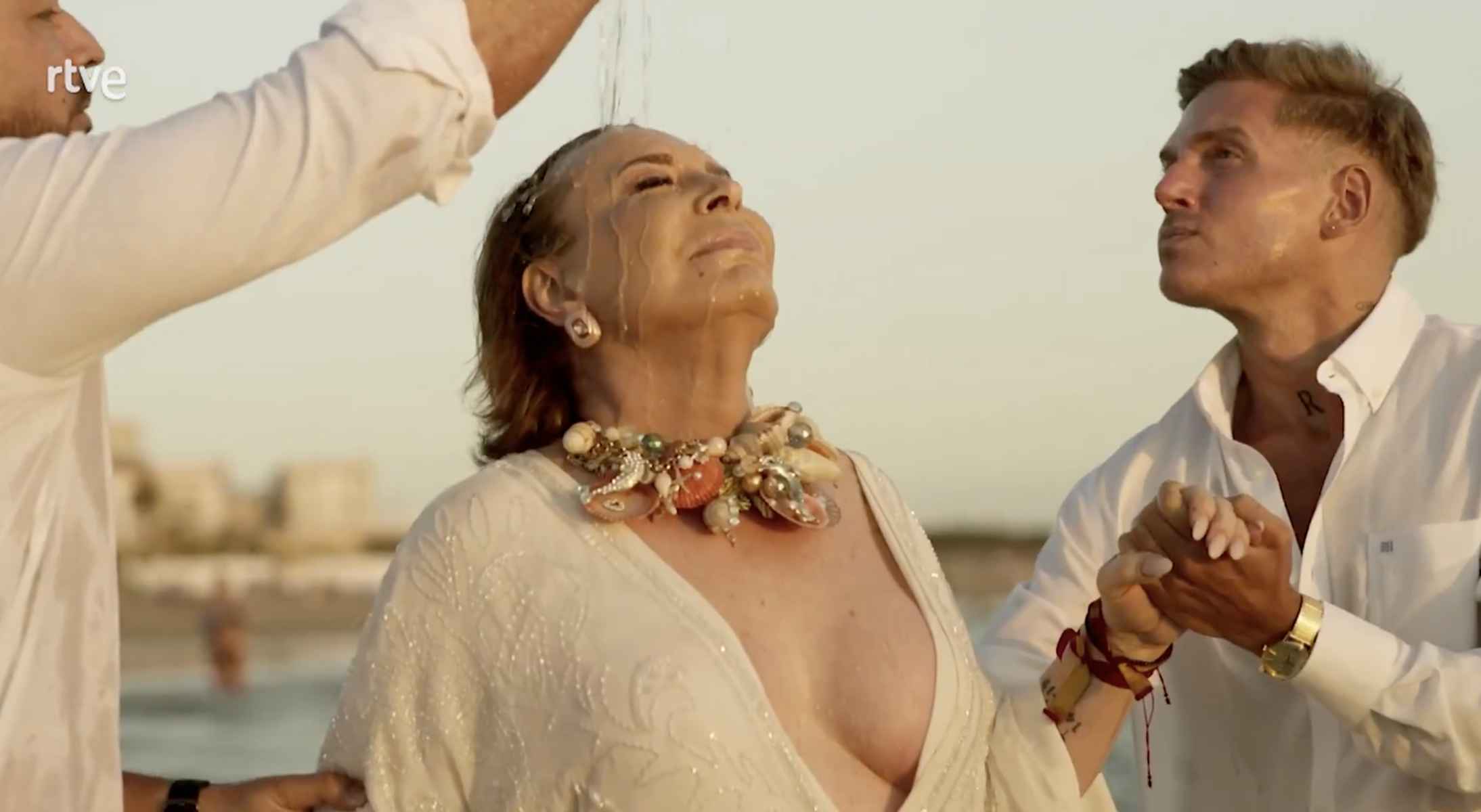 El bautismo en aguas de Chipiona de Benita. El bautismo en aguas de Chipiona de Benita.