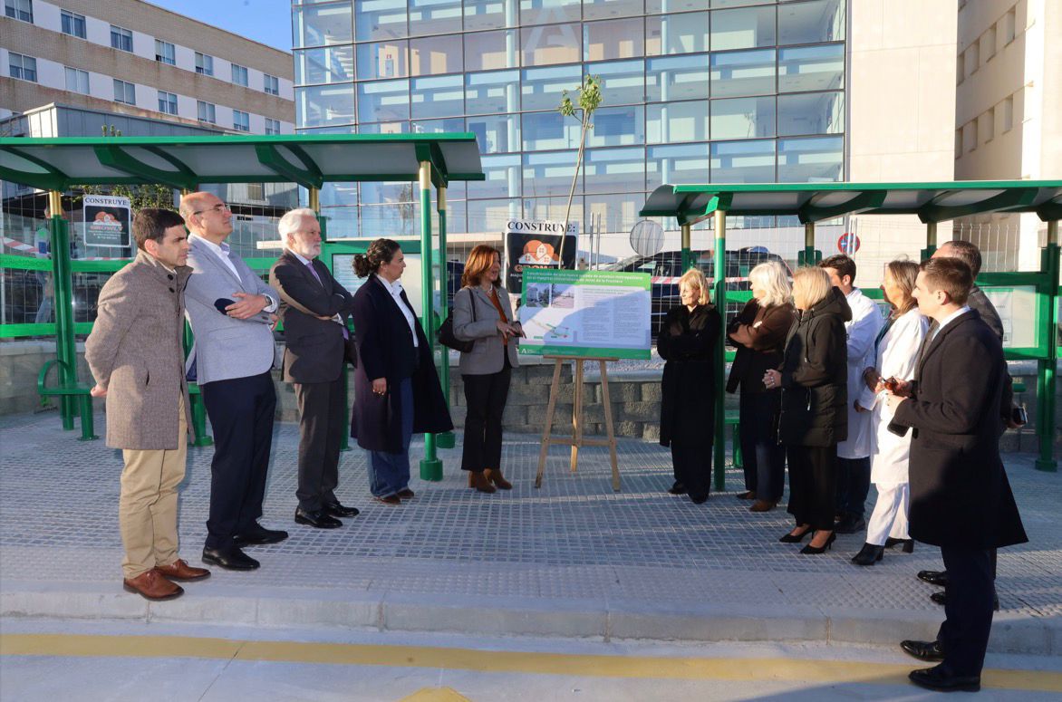 Inauguración de la parada de autobús en el Hospital de Jerez.