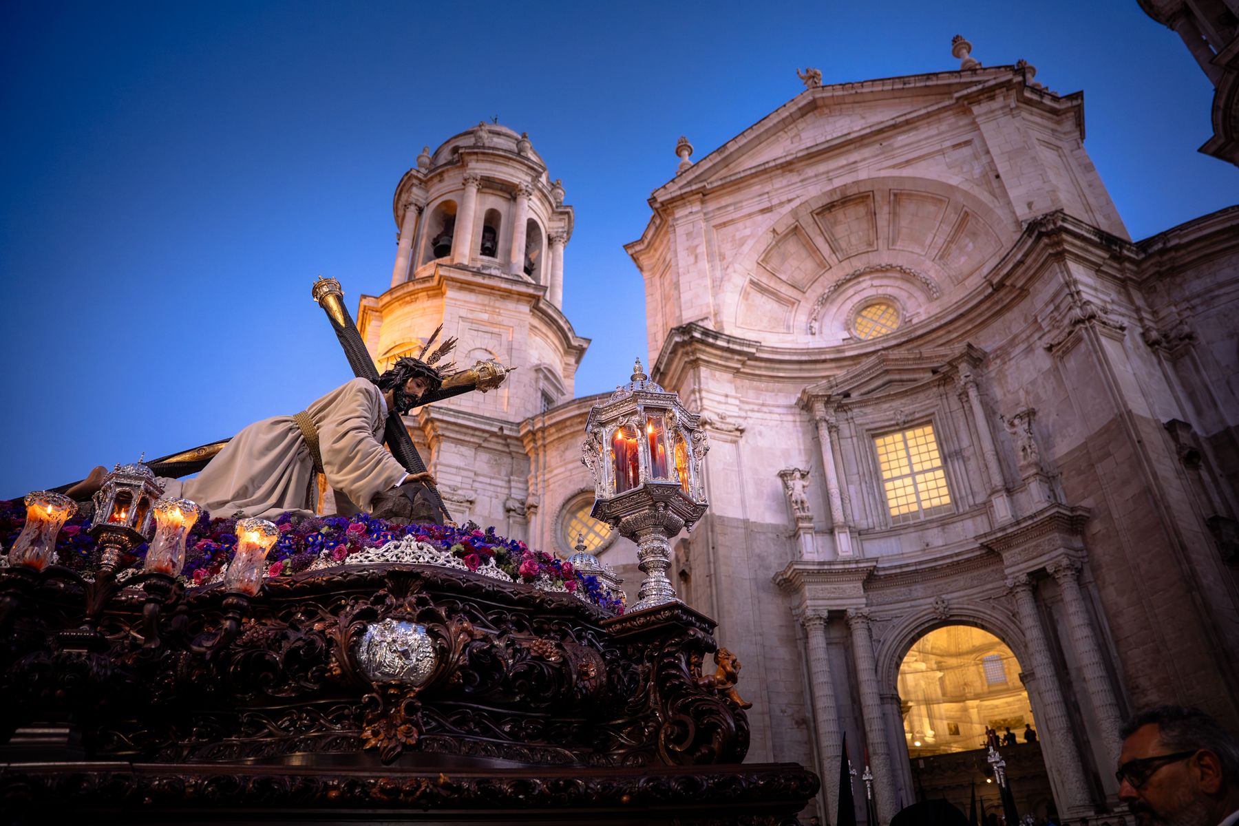 Imágenes de un Martes Santo radiante en Cádiz
