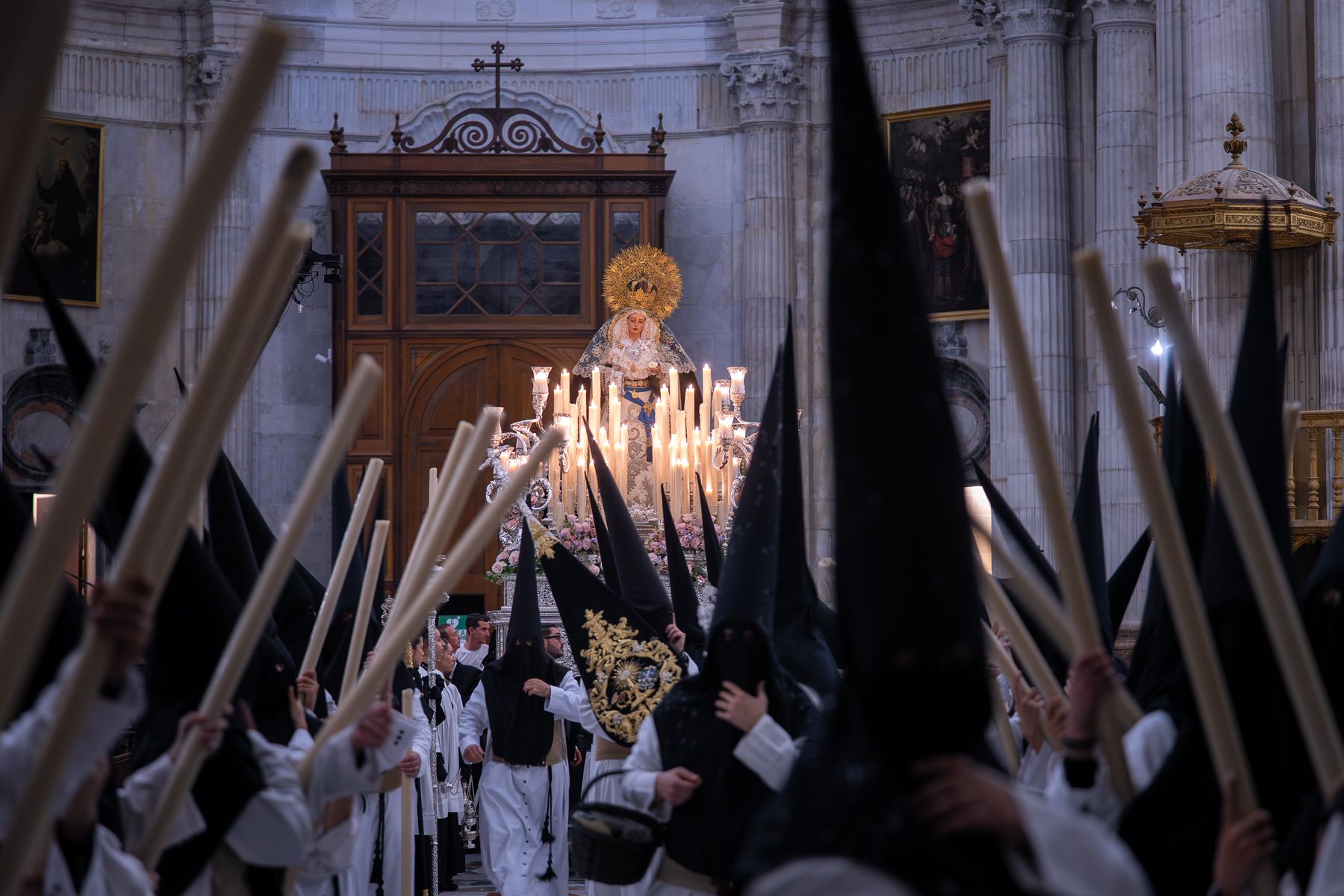 Imágenes de un Martes Santo radiante en Cádiz