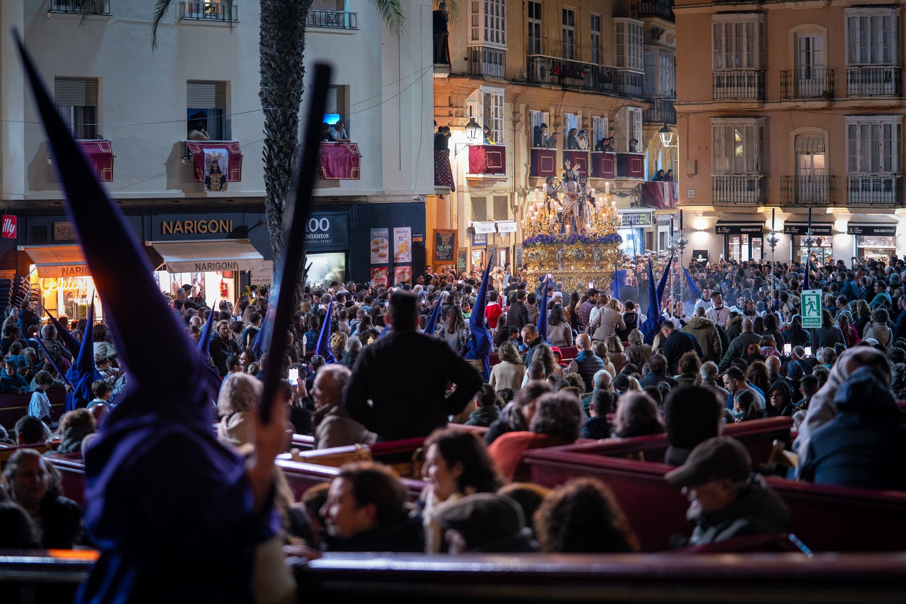 Imágenes de un Martes Santo radiante en Cádiz