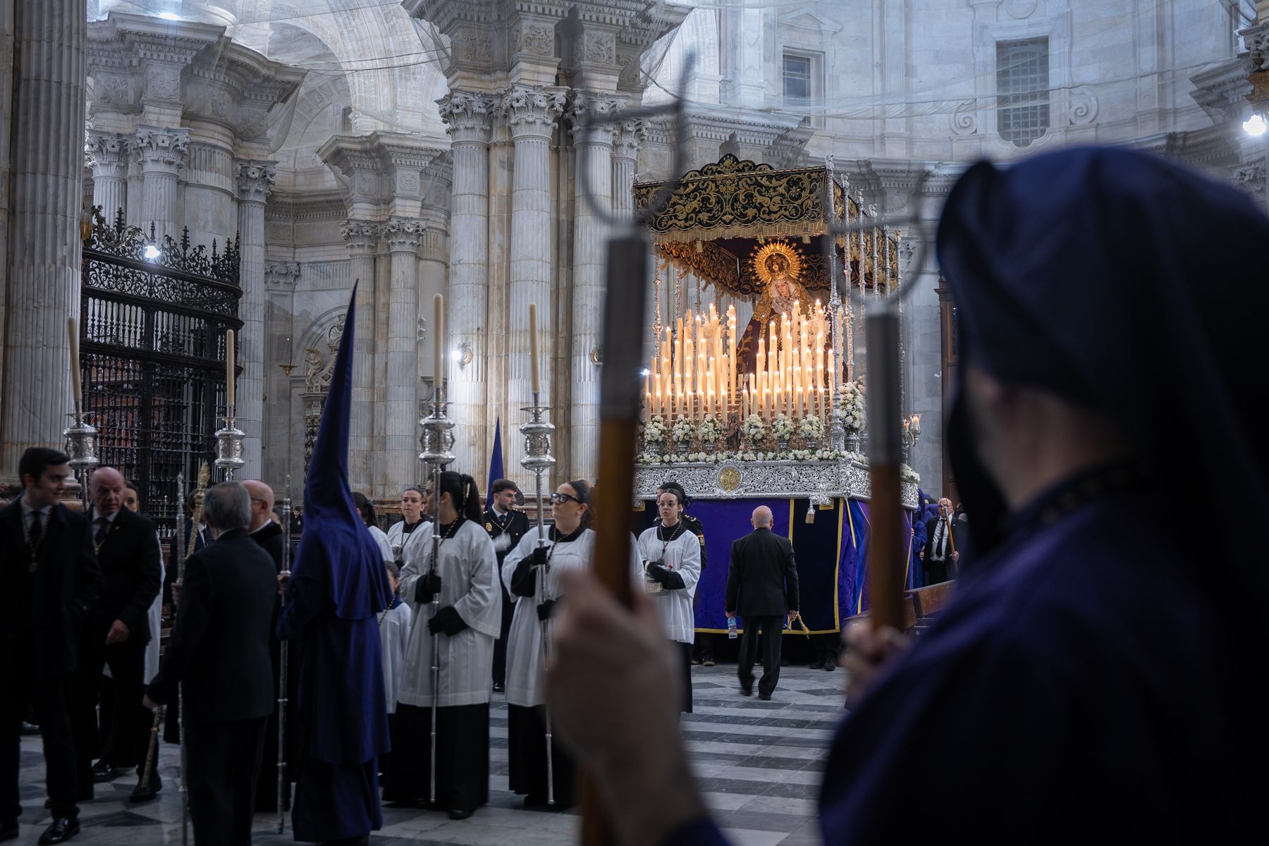 Imágenes de un Martes Santo radiante en Cádiz