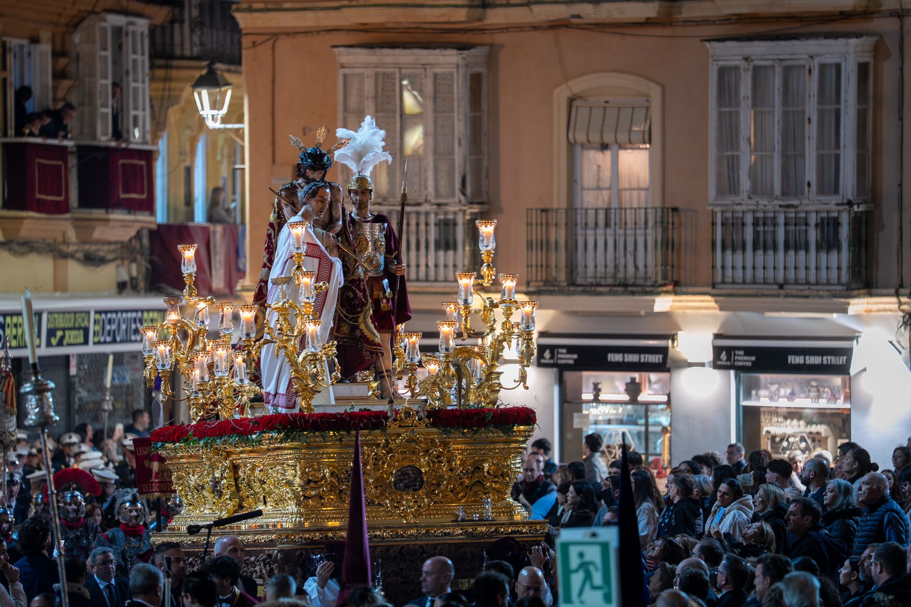 Imágenes de un Martes Santo radiante en Cádiz