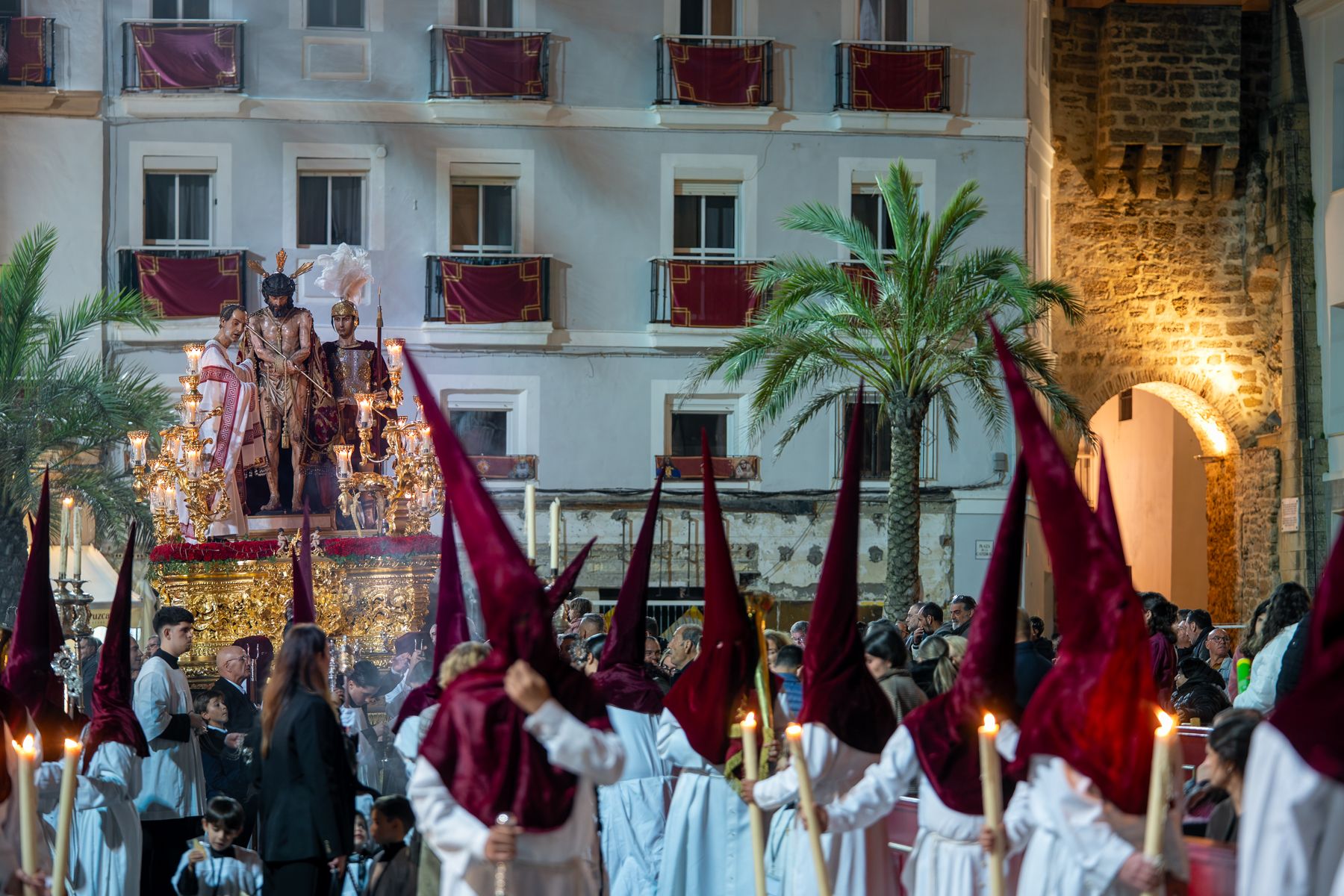Imágenes de un Martes Santo radiante en Cádiz
