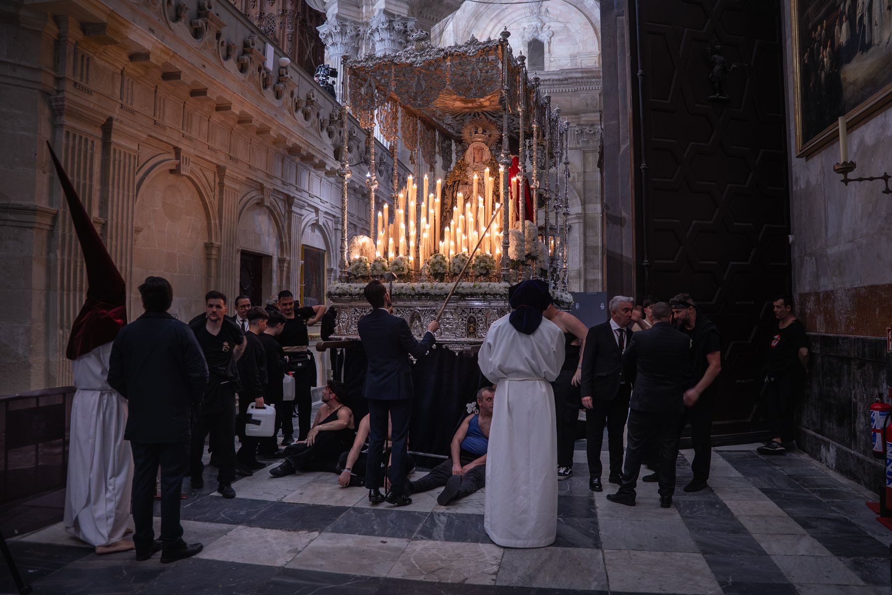 Imágenes de un Martes Santo radiante en Cádiz