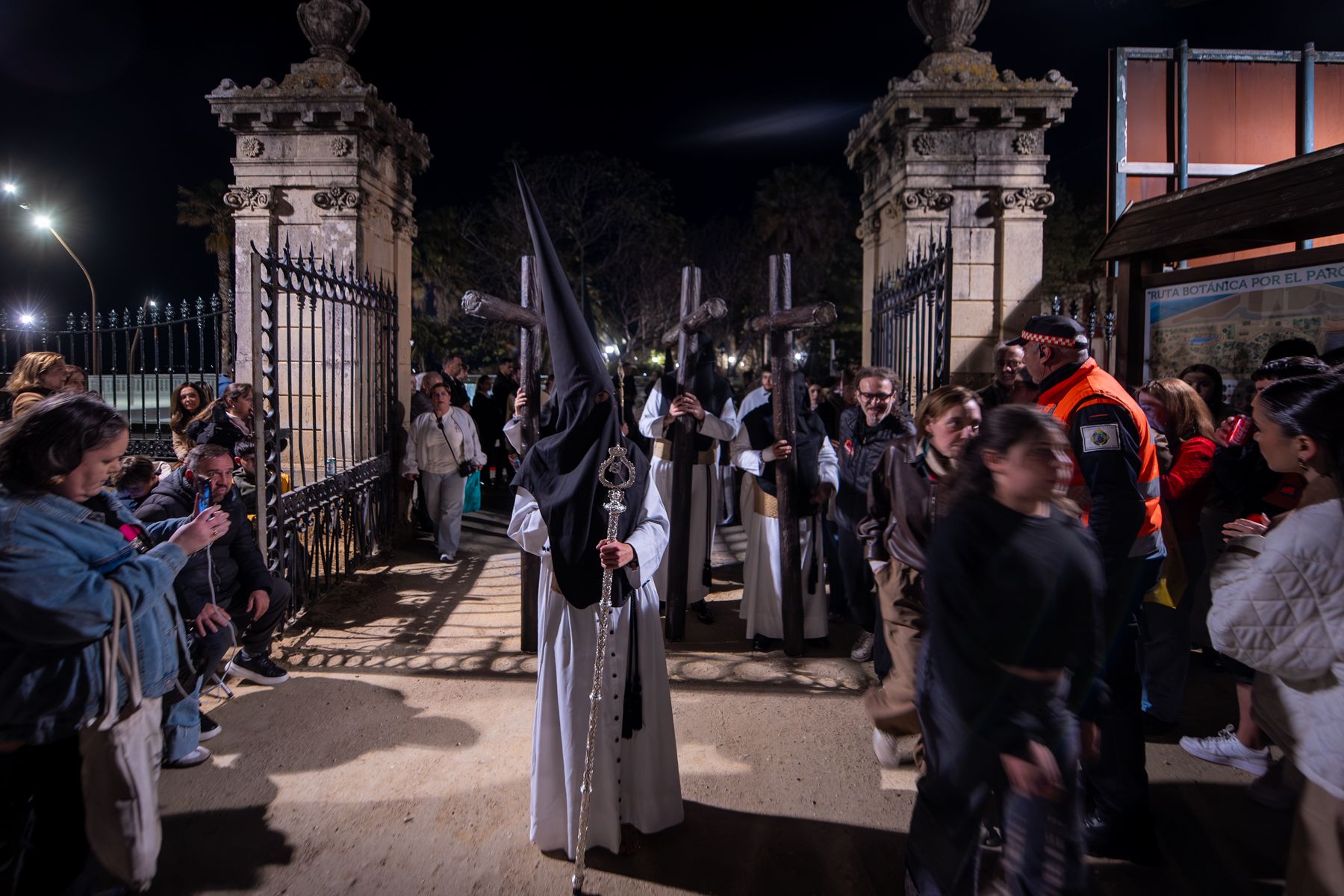 Imágenes de un Martes Santo radiante en Cádiz