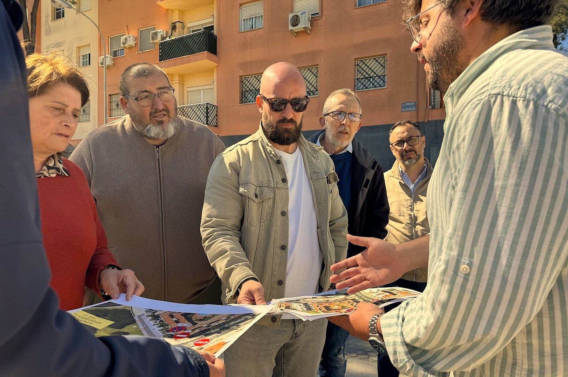 Visita institucional al barrio de El Tejar en El Puerto, donde se ubicará la nueva bolsa de aparcamiento.