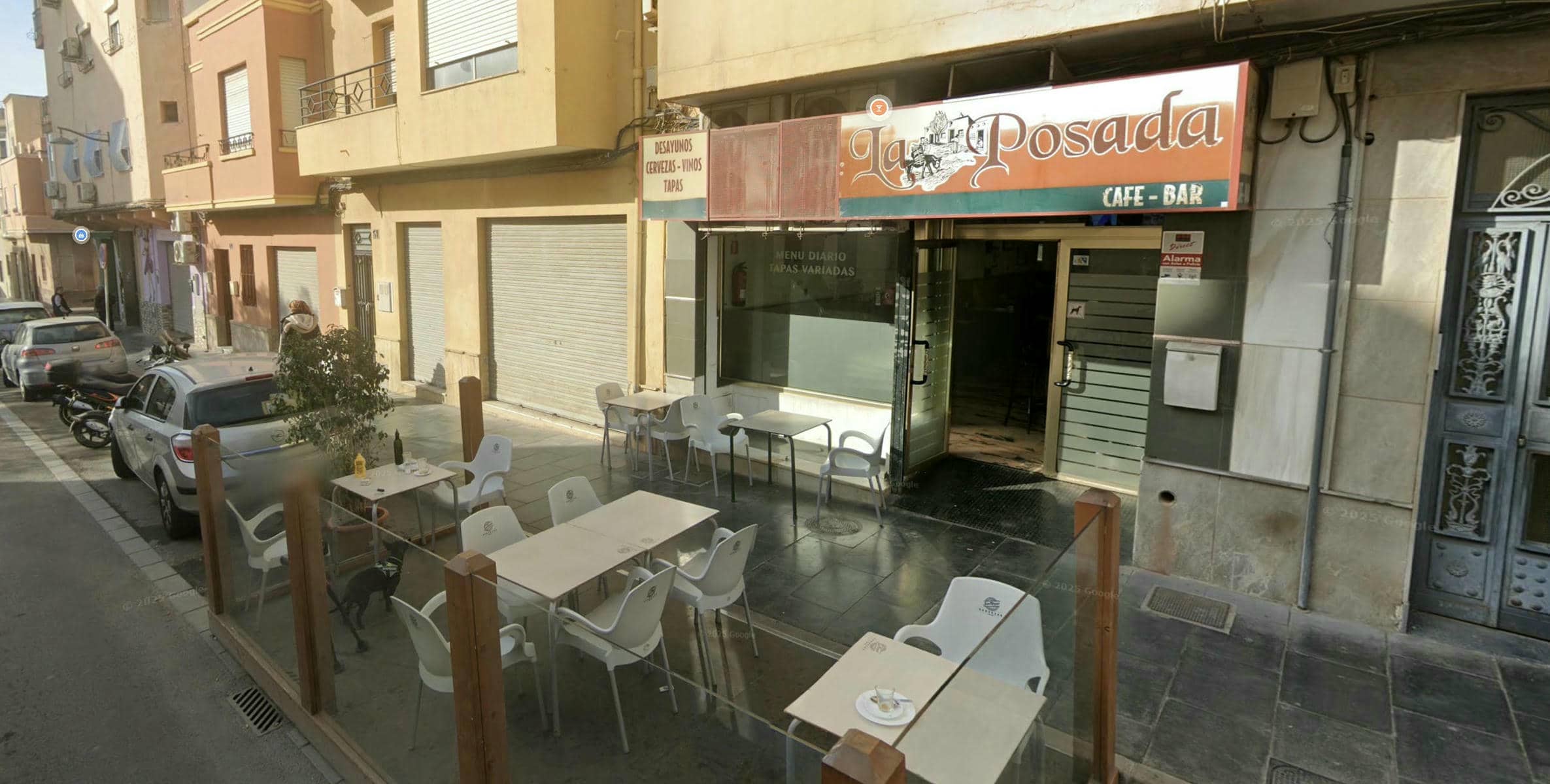 El bar La Posada de Almería, donde tiene lugar la explosión que deja un muerto y tres heridos.