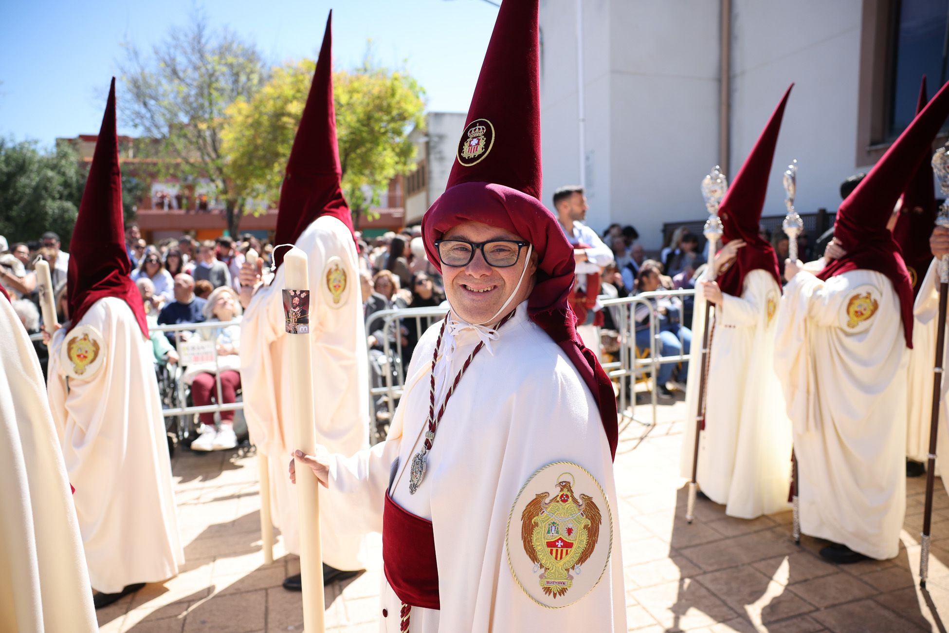 El Soberano Poder, la Hermandad de La Granja, emprendiendo su camino hacia el centro de Jerez.