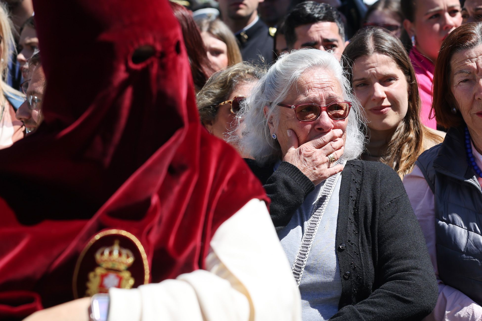 El Soberano Poder, la Hermandad de La Granja, emprendiendo su camino hacia el centro de Jerez.