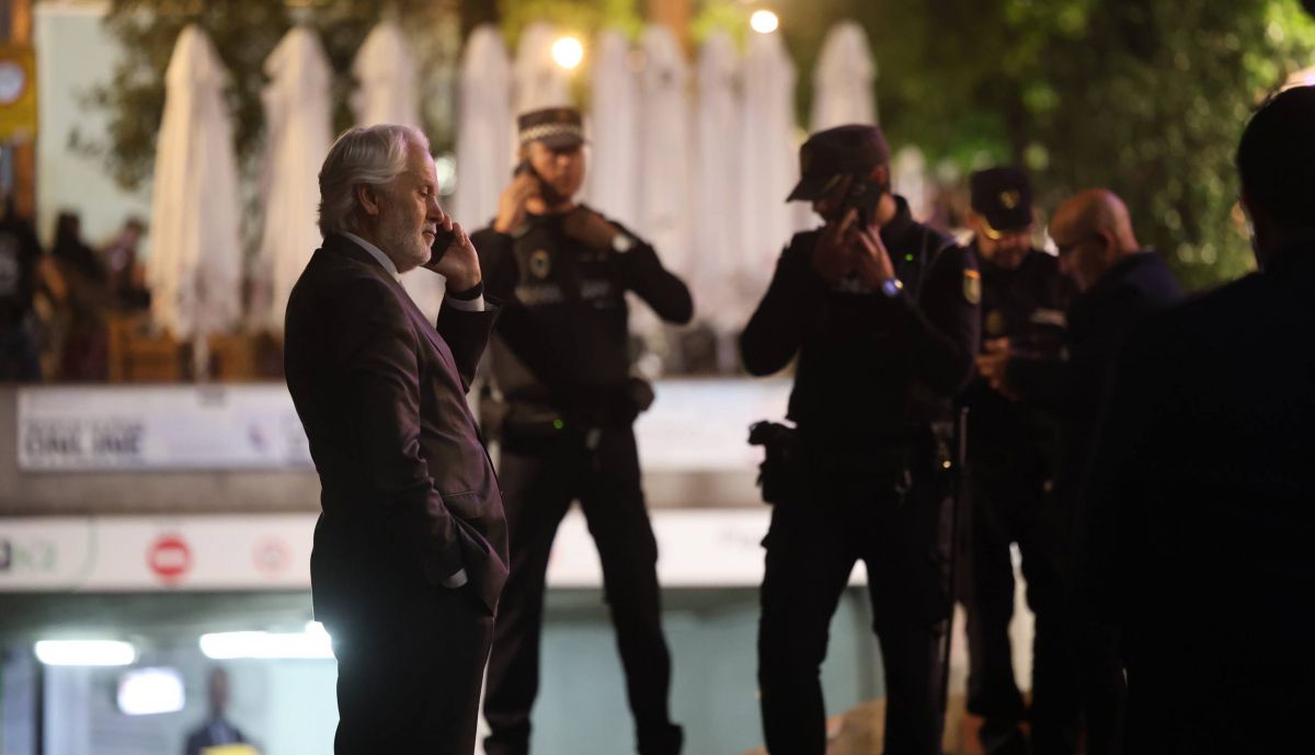 Agustín Muñoz ha estado toda la noche pendiente de la situación en el Arenal.