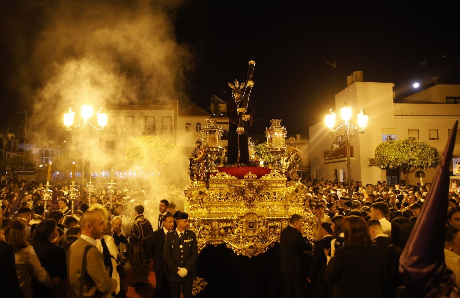 El Gran Poder de Los Palacios, anoche en su presentación en la Parroquia del Sagrado Corazón de Jesús.