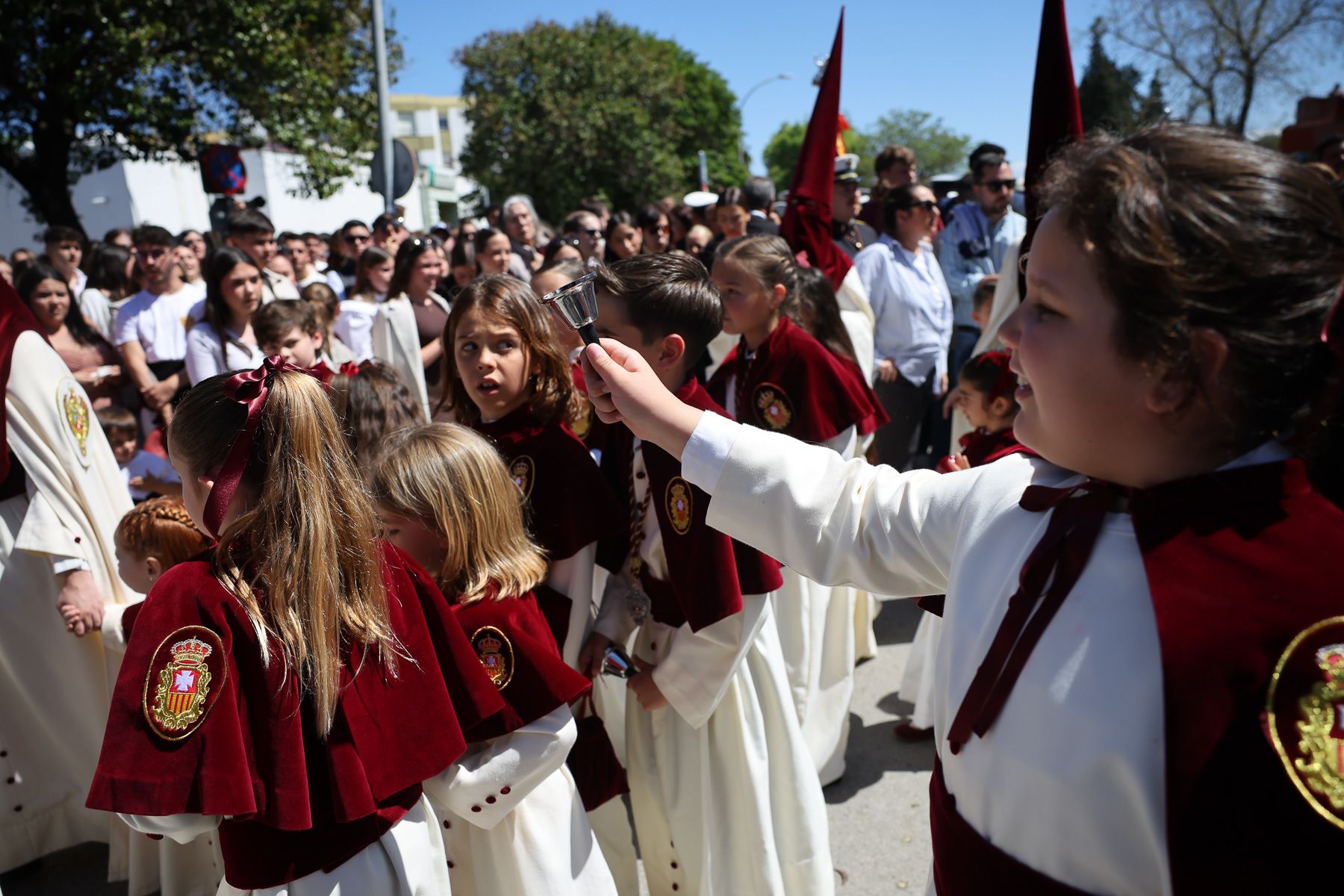 El Soberano Poder, la Hermandad de La Granja, emprendiendo su camino hacia el centro de Jerez 