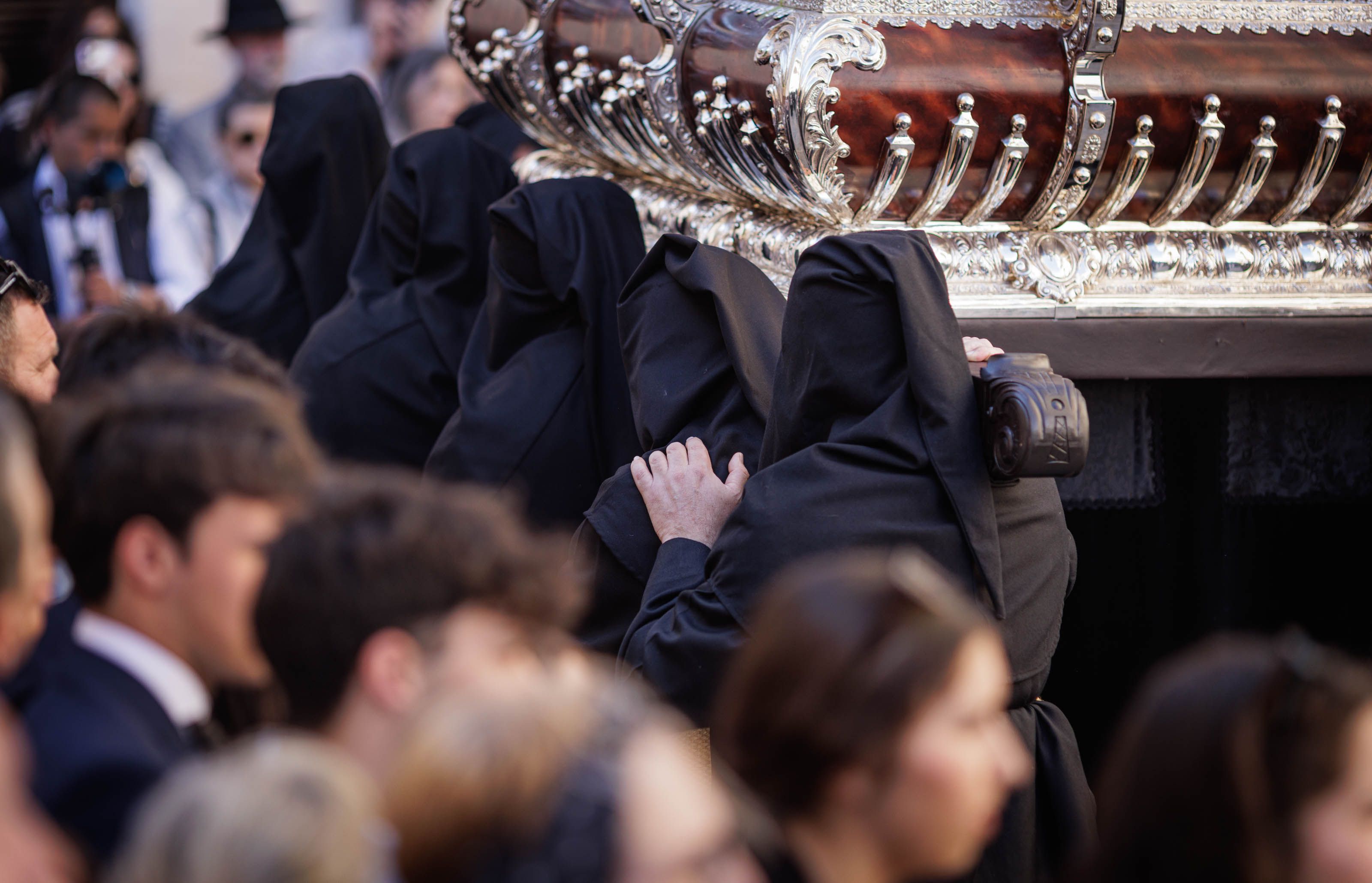 La salida de la Hermandad de la Vera-Cruz este Jueves Santo de 2026, en imágenes.