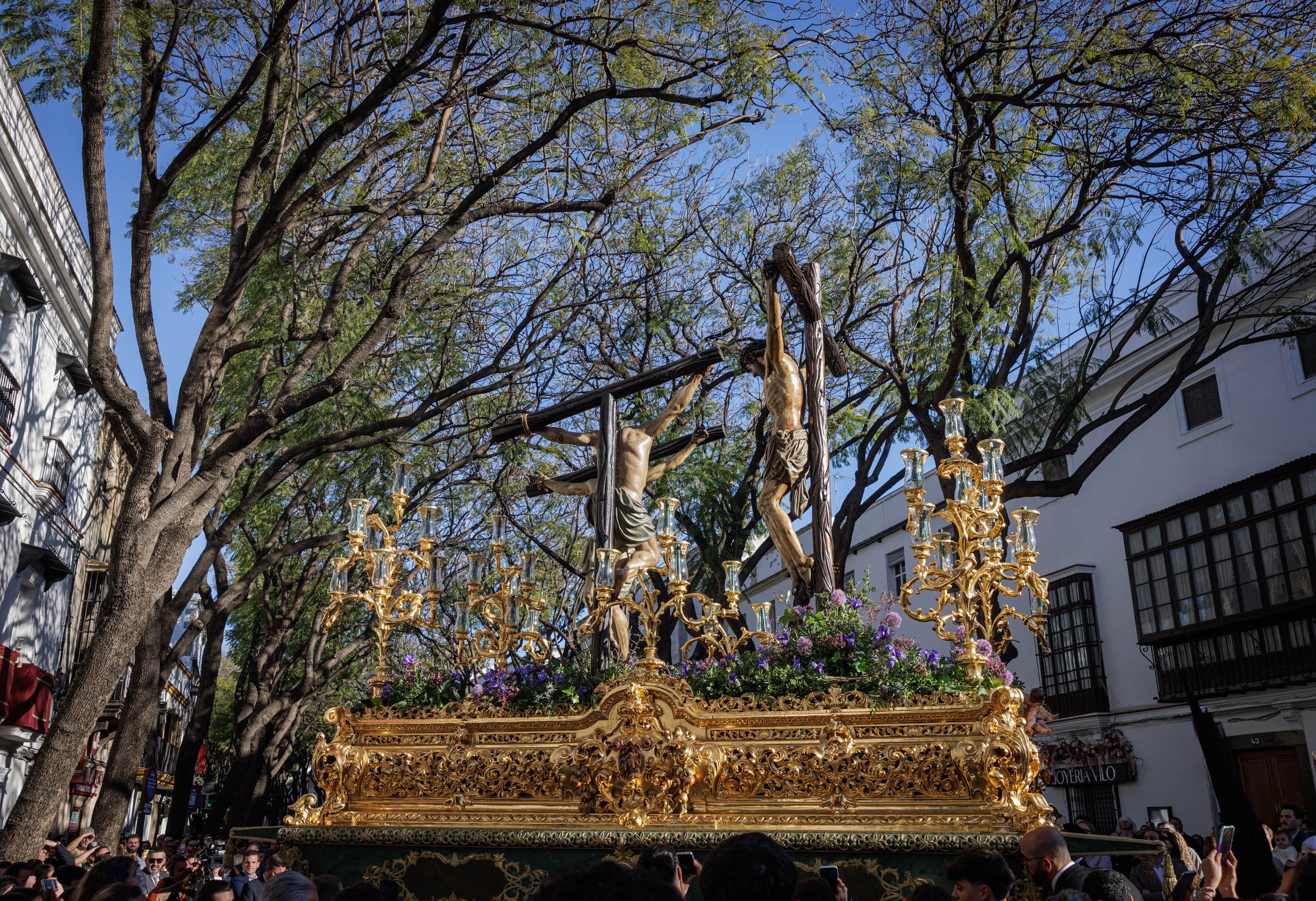 La salida de la Hermandad de la Vera-Cruz este Jueves Santo de 2026, en imágenes.