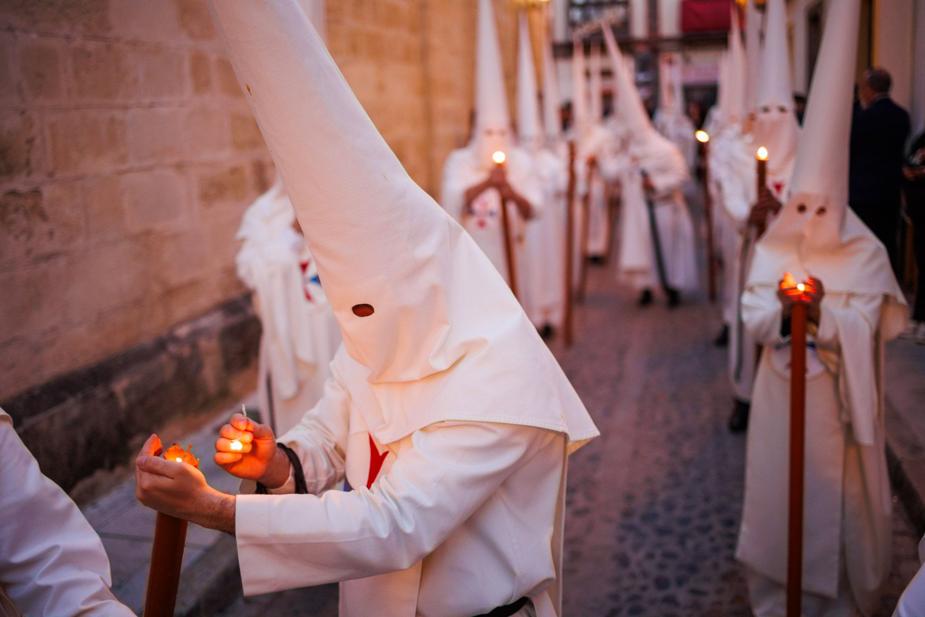 La Hermandad de Humildad y Paciencia por el barrio San Pedro este Jueves Santo de 2026.