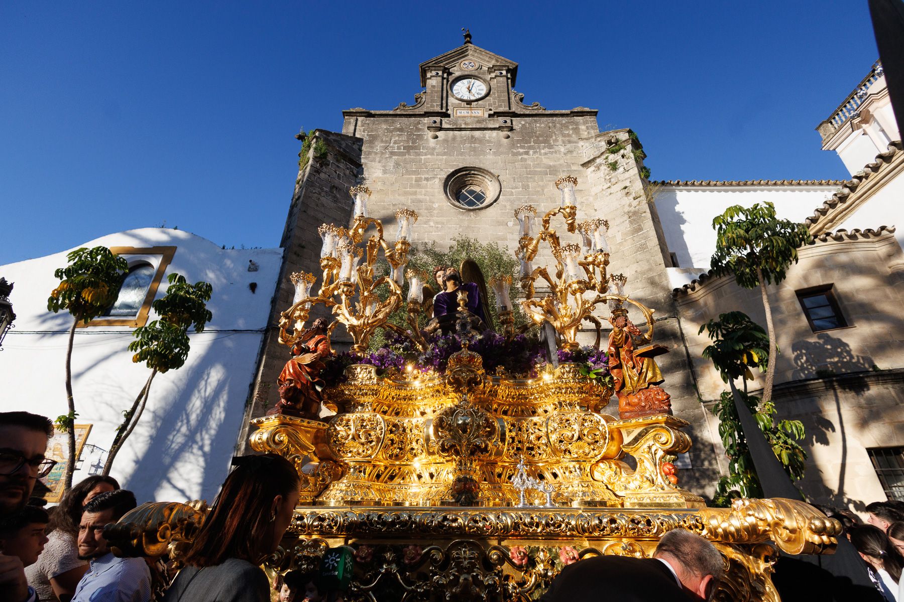 El misterio de la Oración en el Huerto, saliendo de Santo Domingo.