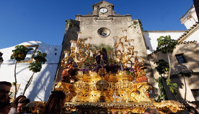 El misterio de la Oración en el Huerto, saliendo de Santo Domingo.