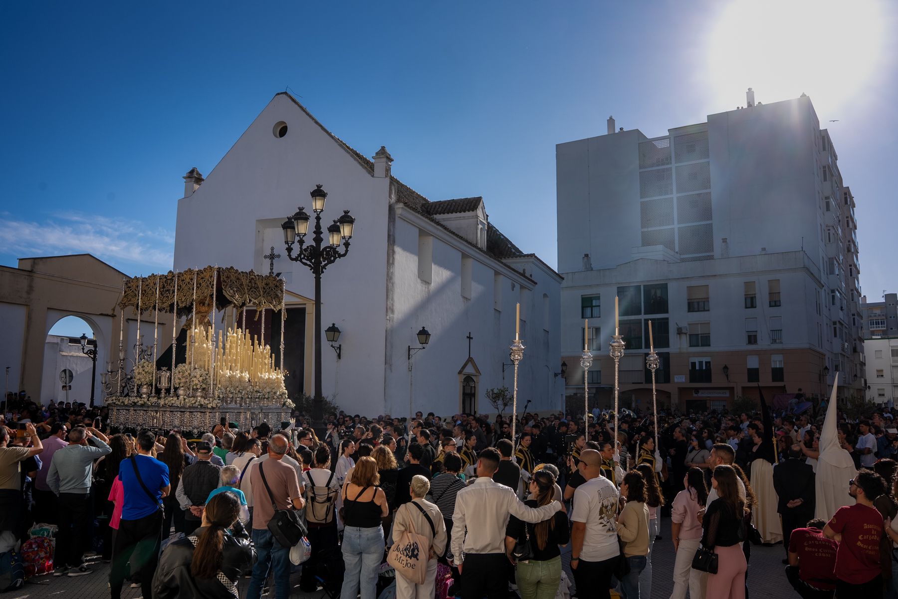 Jueves Santo de luz en Cádiz y Madrugada de silencio y recogimiento