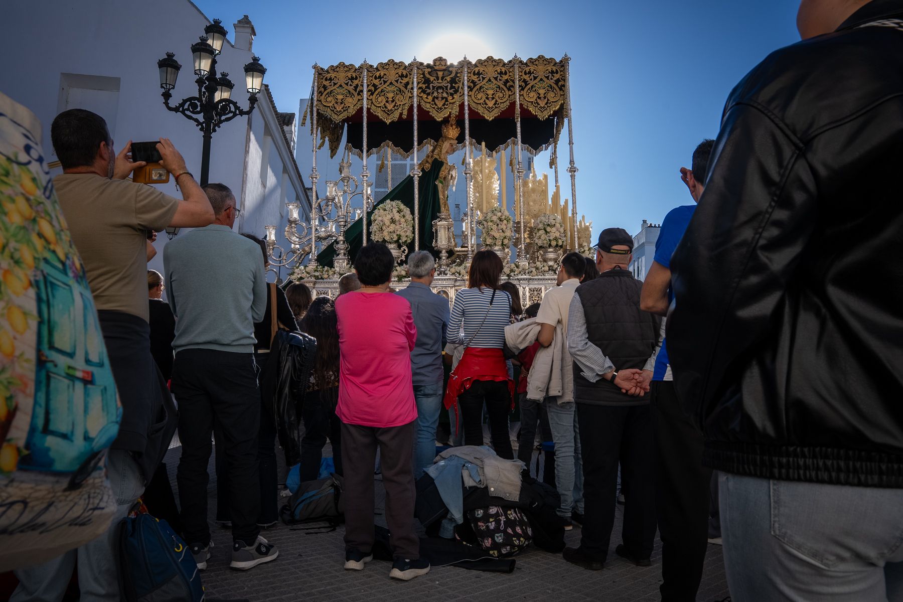 Jueves Santo de luz en Cádiz y Madrugada de silencio y recogimiento.