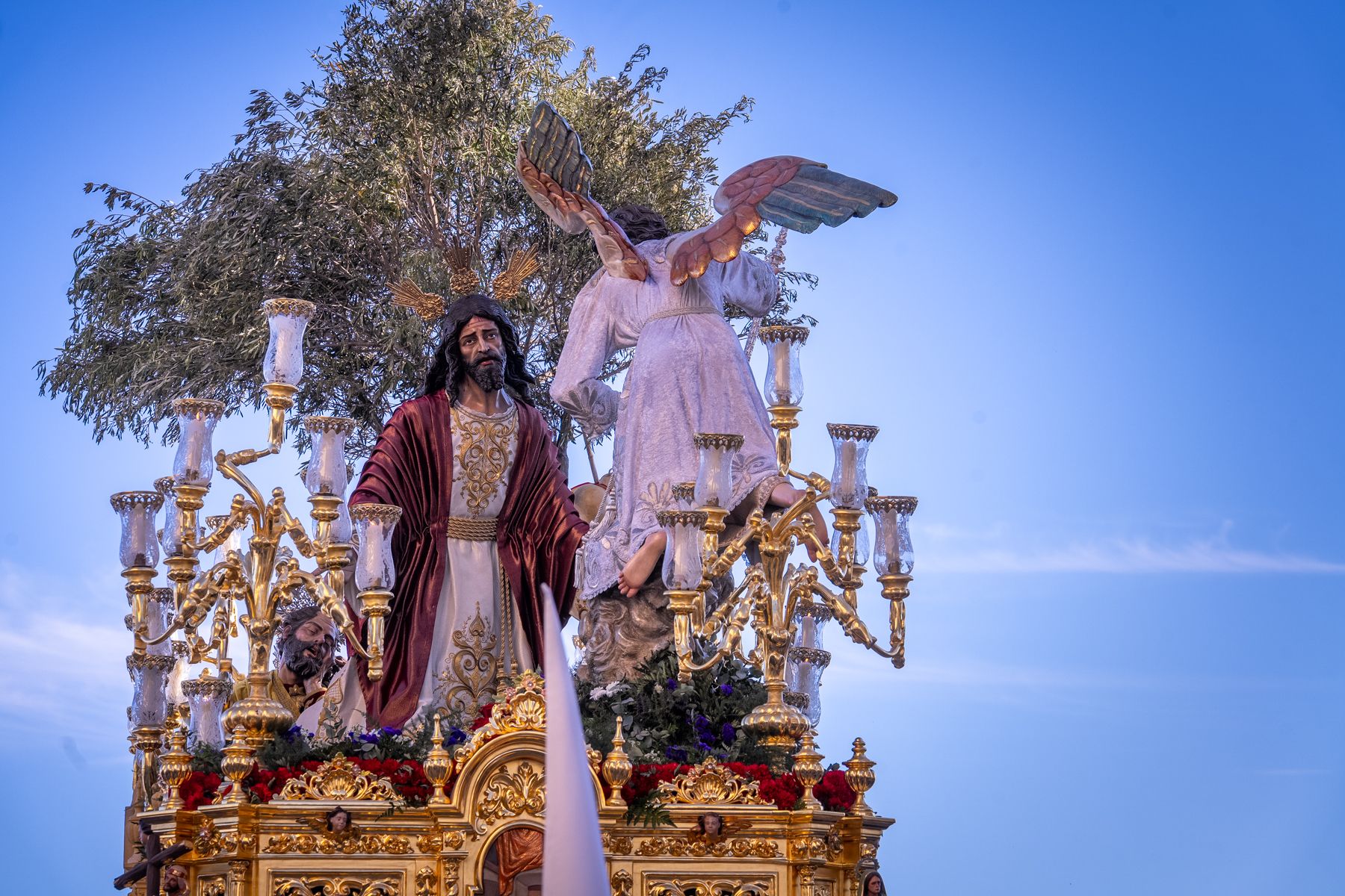 Jueves Santo de luz en Cádiz y Madrugada de silencio y recogimiento
