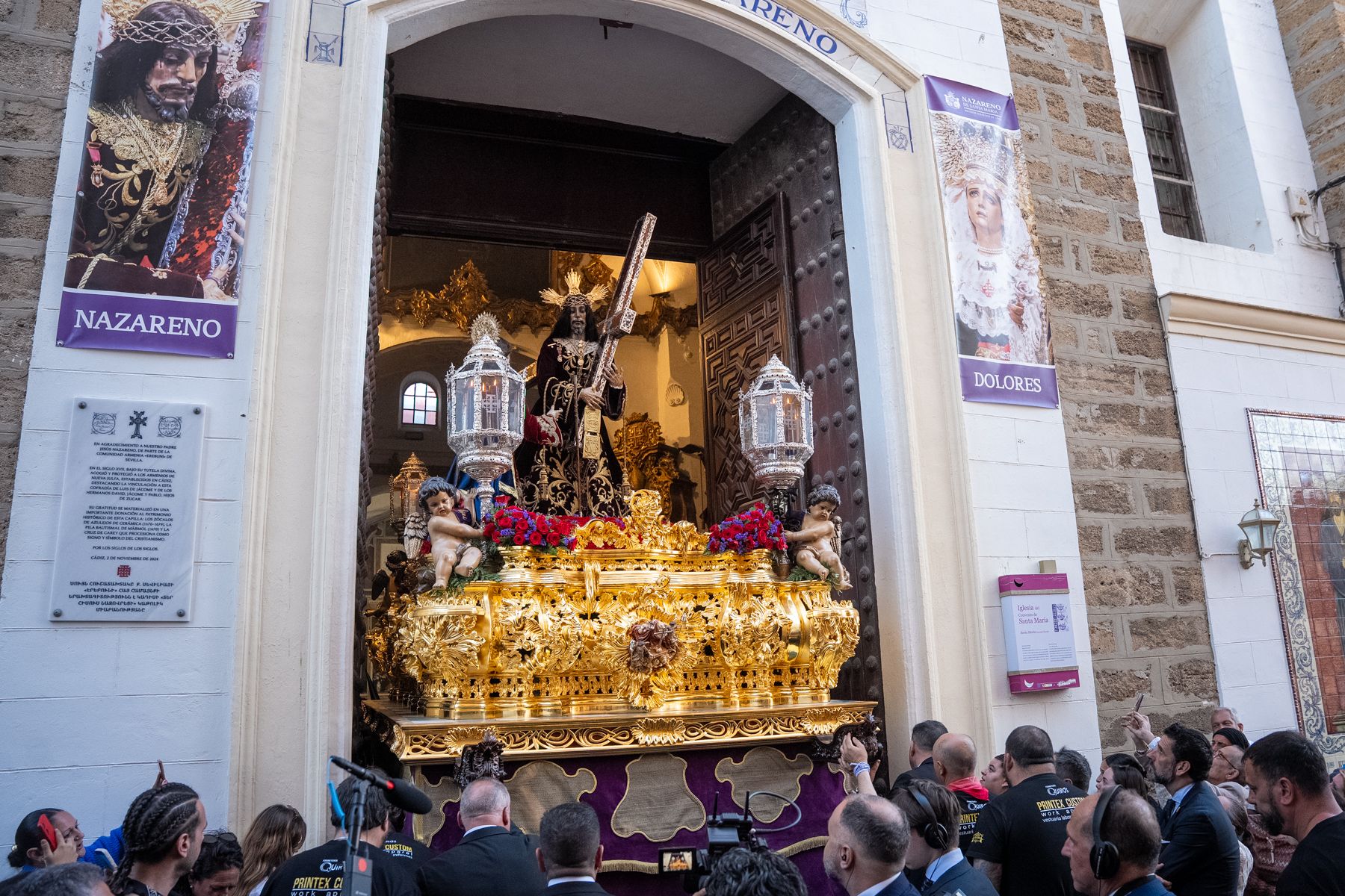 Jueves Santo de luz en Cádiz y Madrugada de silencio y recogimiento