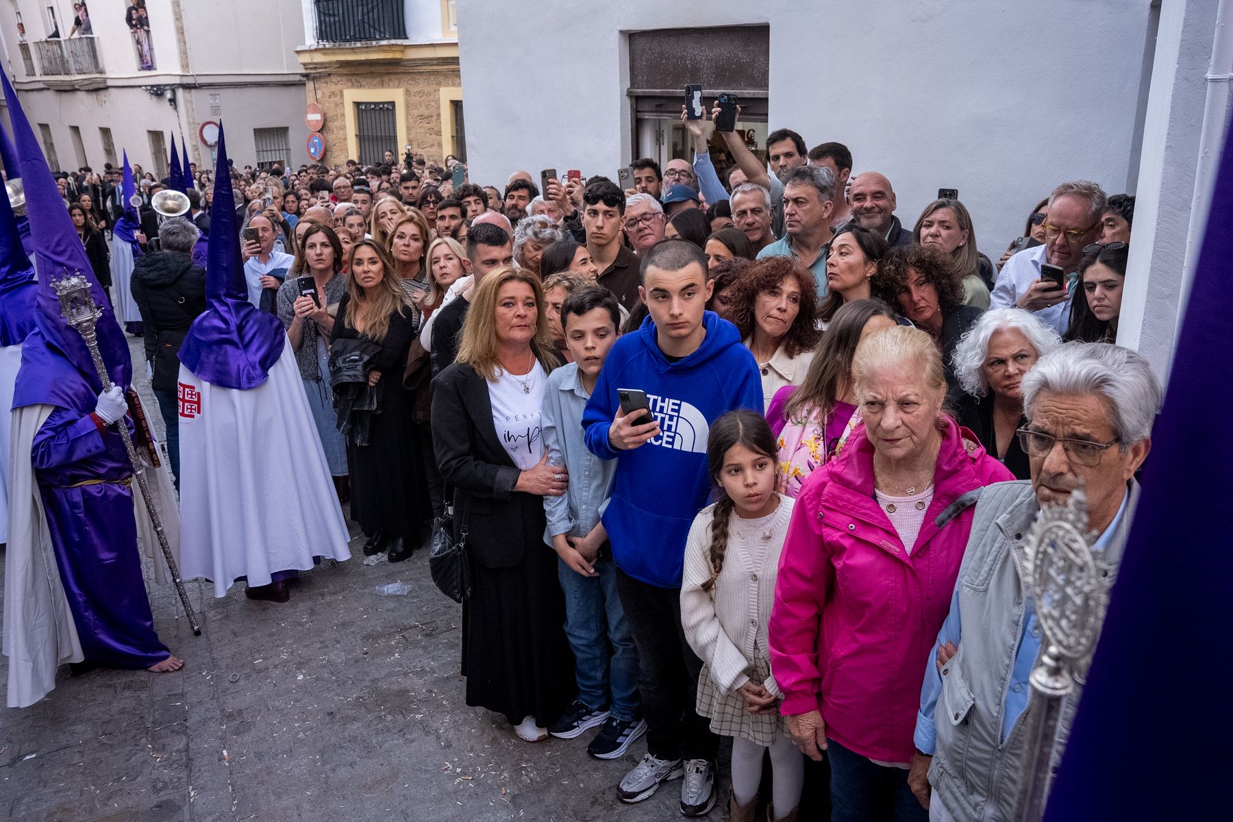 Jueves Santo de luz en Cádiz y Madrugada de silencio y recogimiento