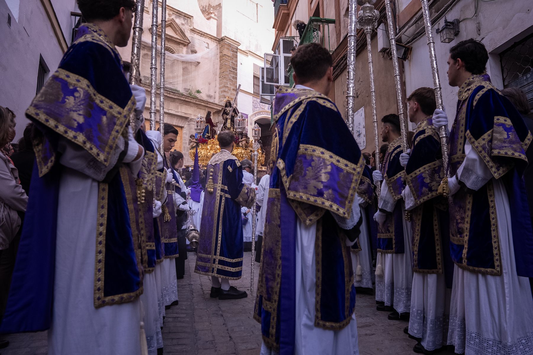 Jueves Santo de luz en Cádiz y Madrugada de silencio y recogimiento