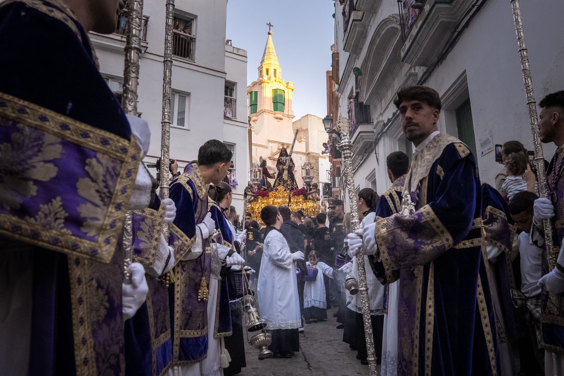 Jueves Santo de luz en Cádiz y Madrugada de silencio y recogimiento