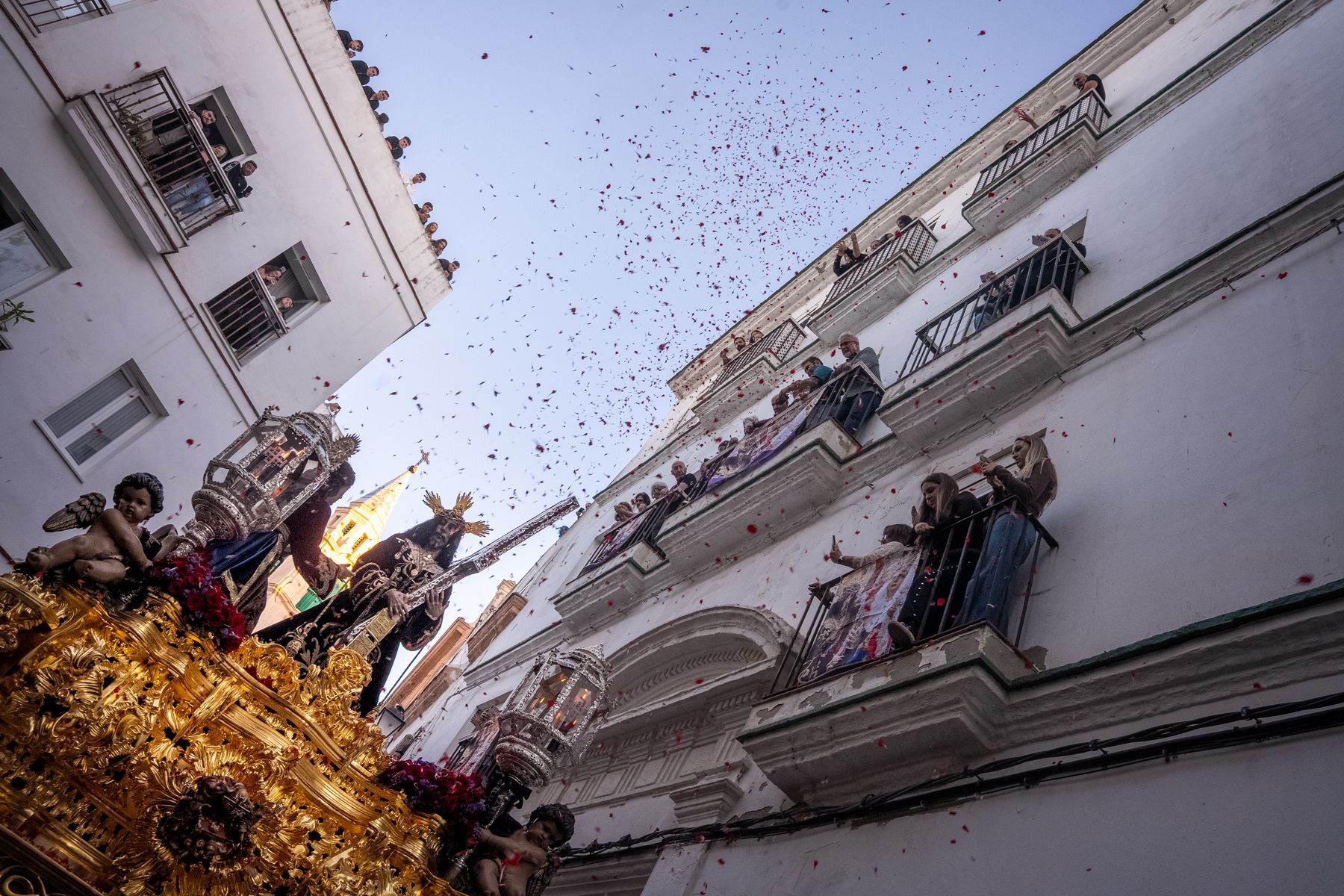 Jueves Santo de luz en Cádiz y Madrugada de silencio y recogimiento