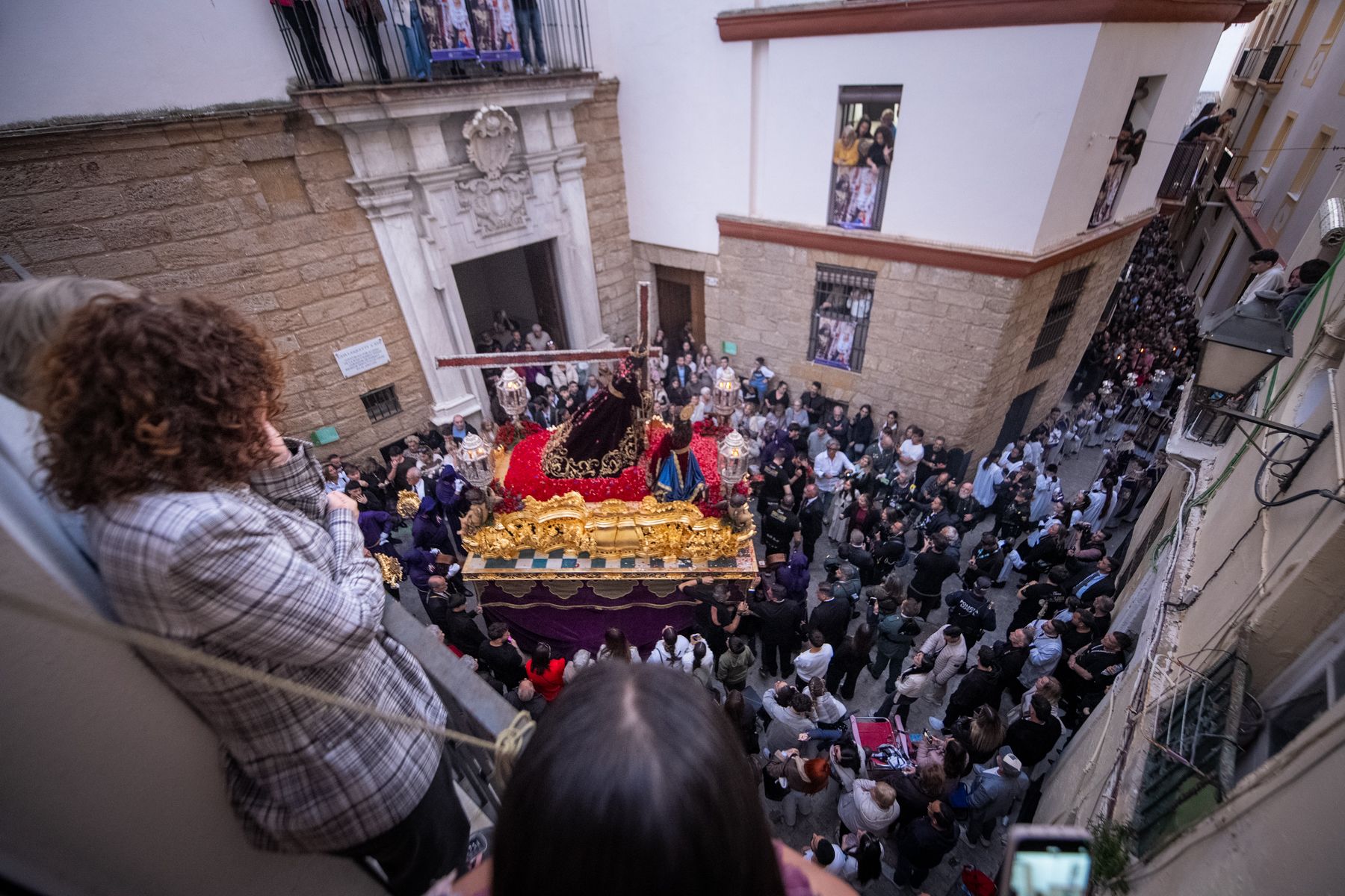 Jueves Santo de luz en Cádiz y Madrugada de silencio y recogimiento
