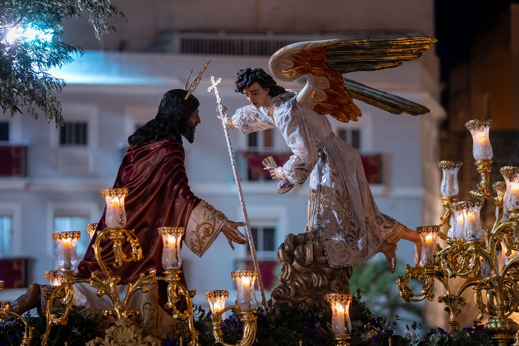 Jueves Santo de luz en Cádiz y Madrugada de silencio y recogimiento
