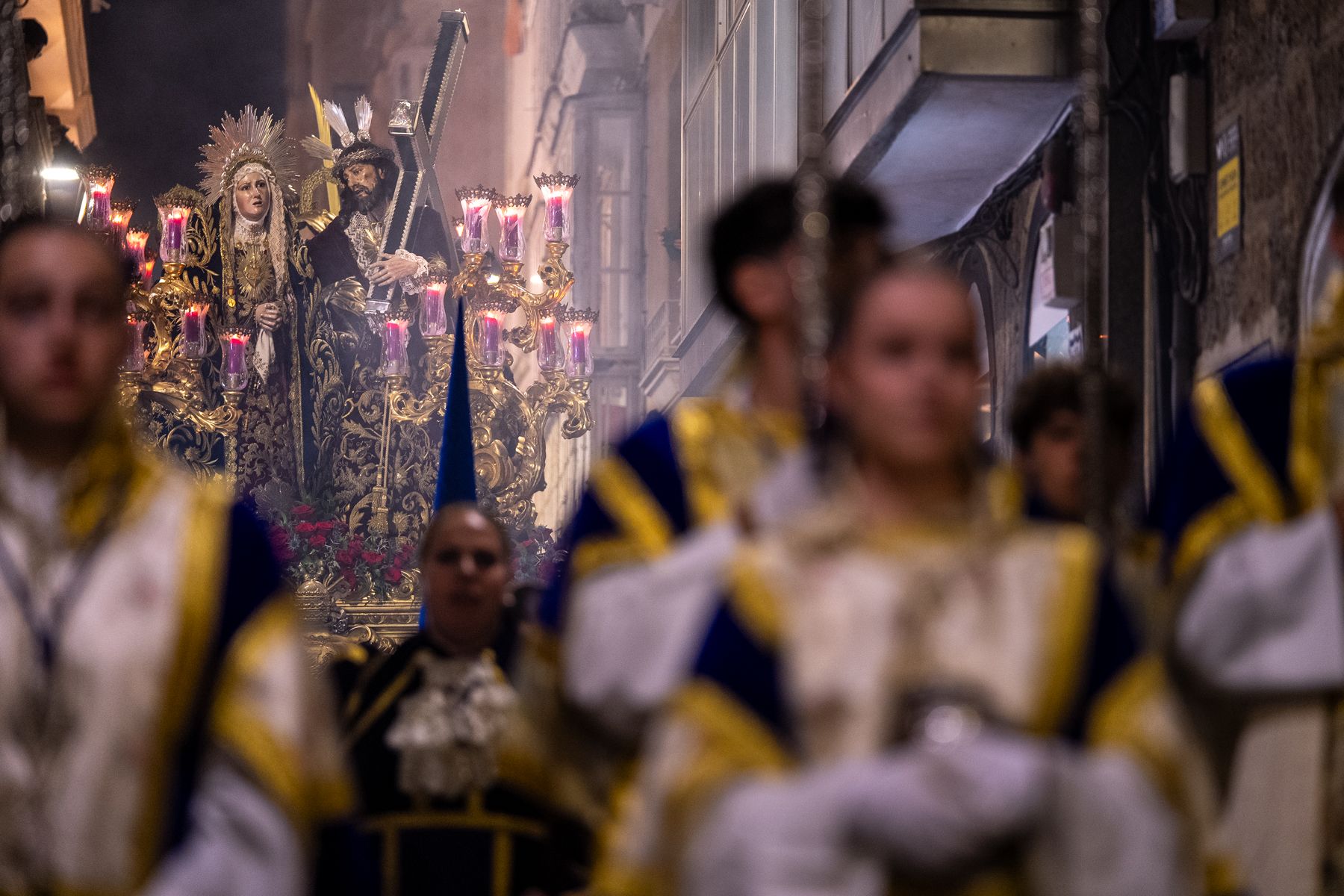 Jueves Santo de luz en Cádiz y Madrugada de silencio y recogimiento