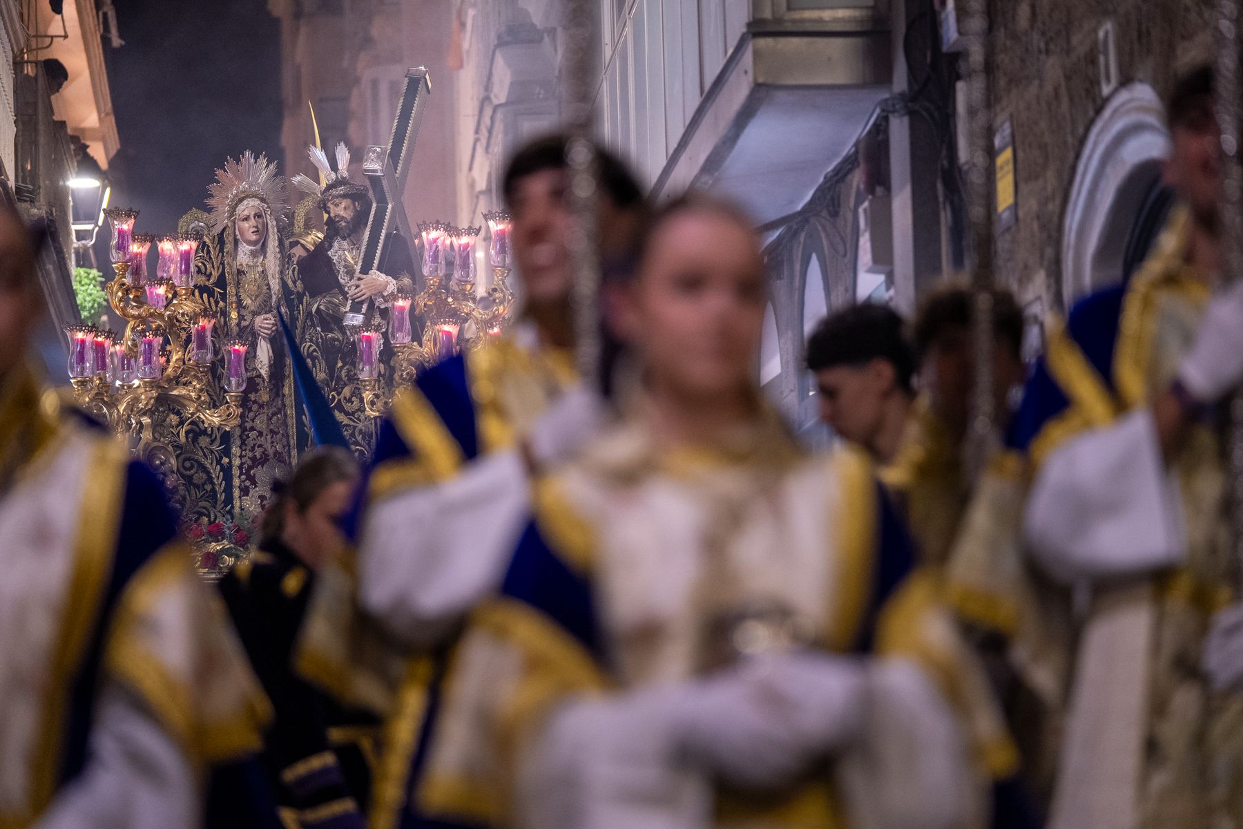 Jueves Santo de luz en Cádiz y Madrugada de silencio y recogimiento
