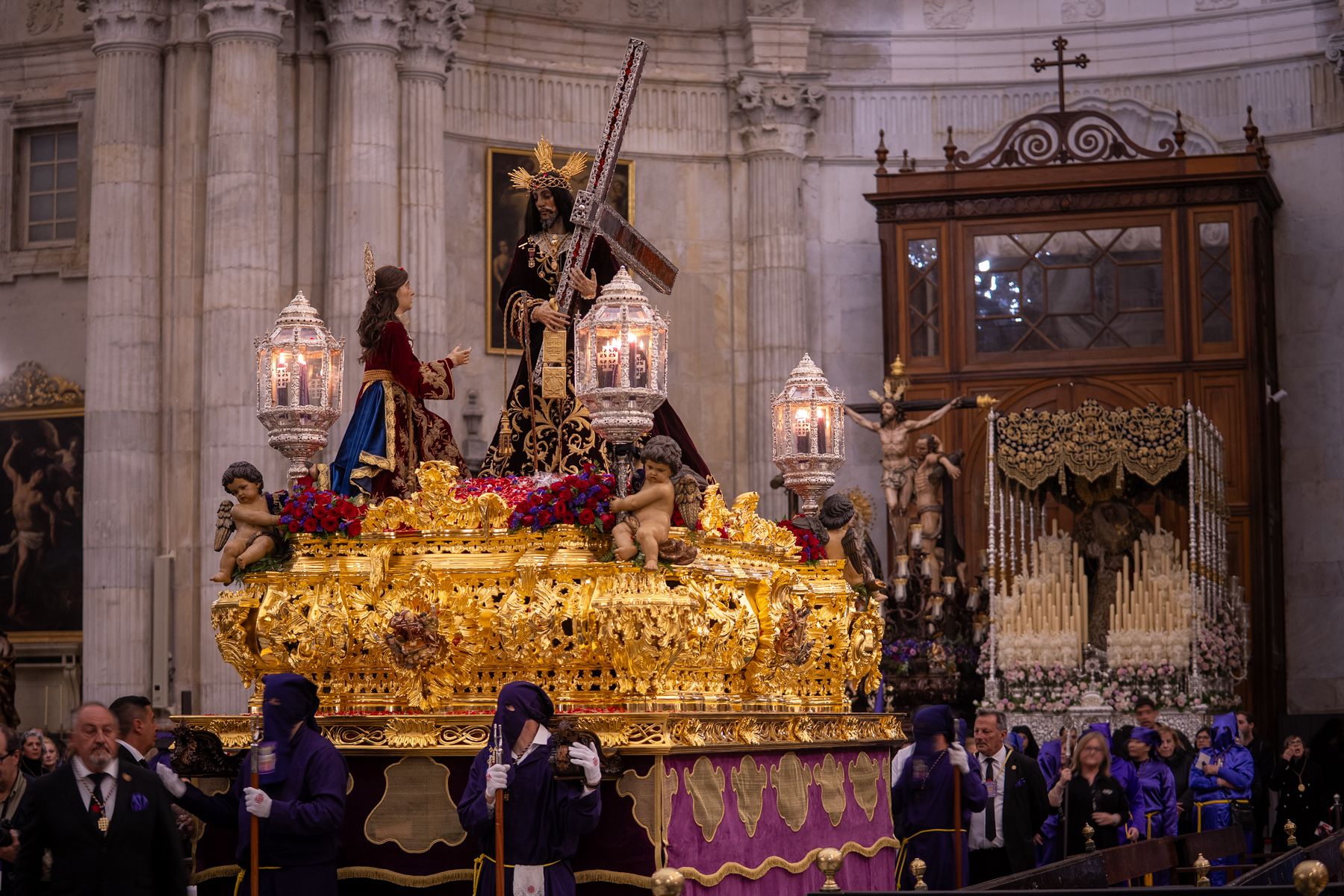 Jueves Santo de luz en Cádiz y Madrugada de silencio y recogimiento