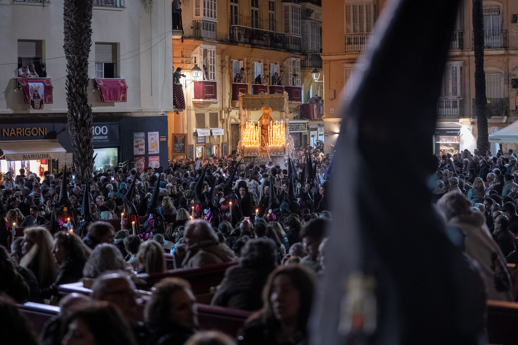 Jueves Santo de luz en Cádiz y Madrugada de silencio y recogimiento