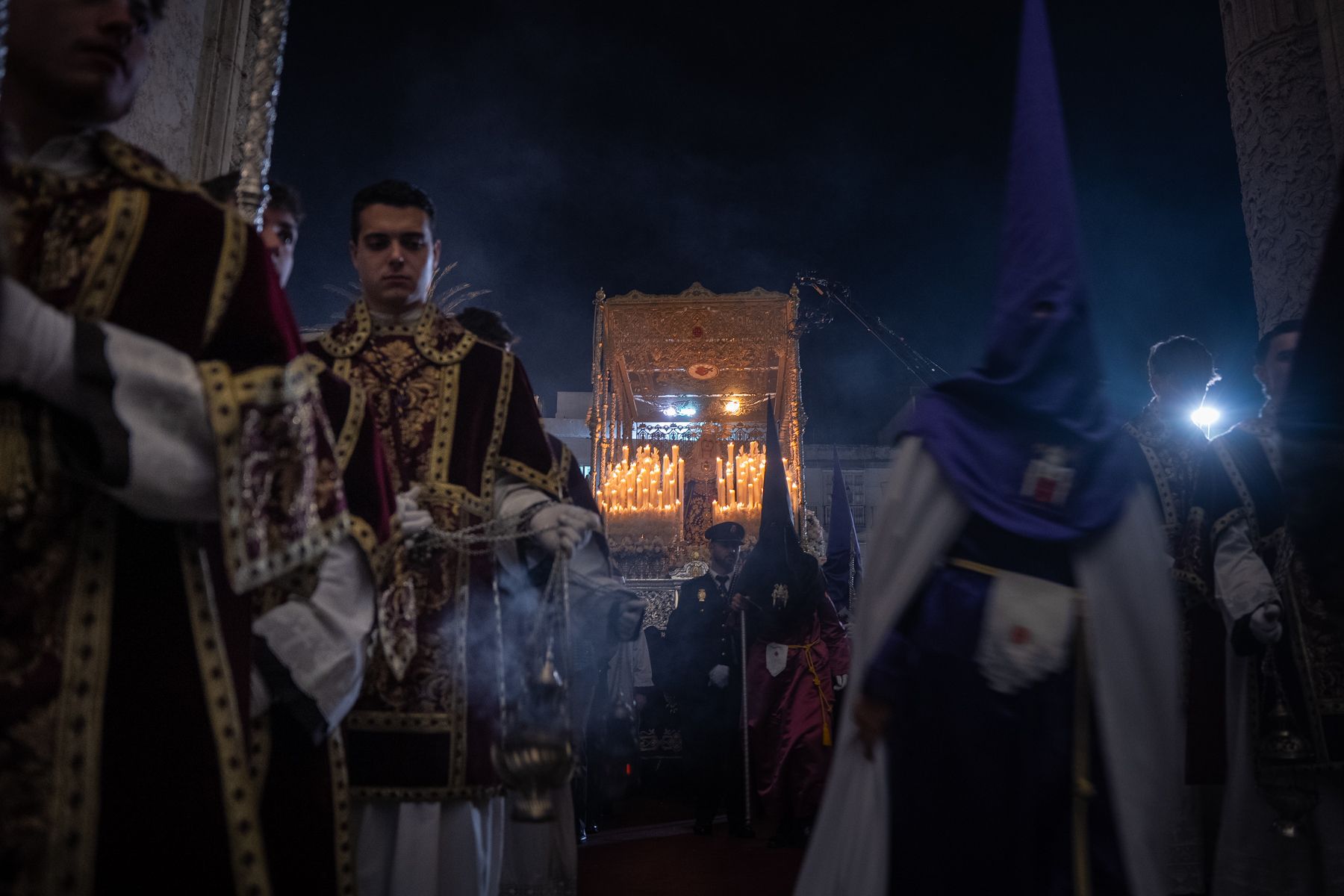 Jueves Santo de luz en Cádiz y Madrugada de silencio y recogimiento