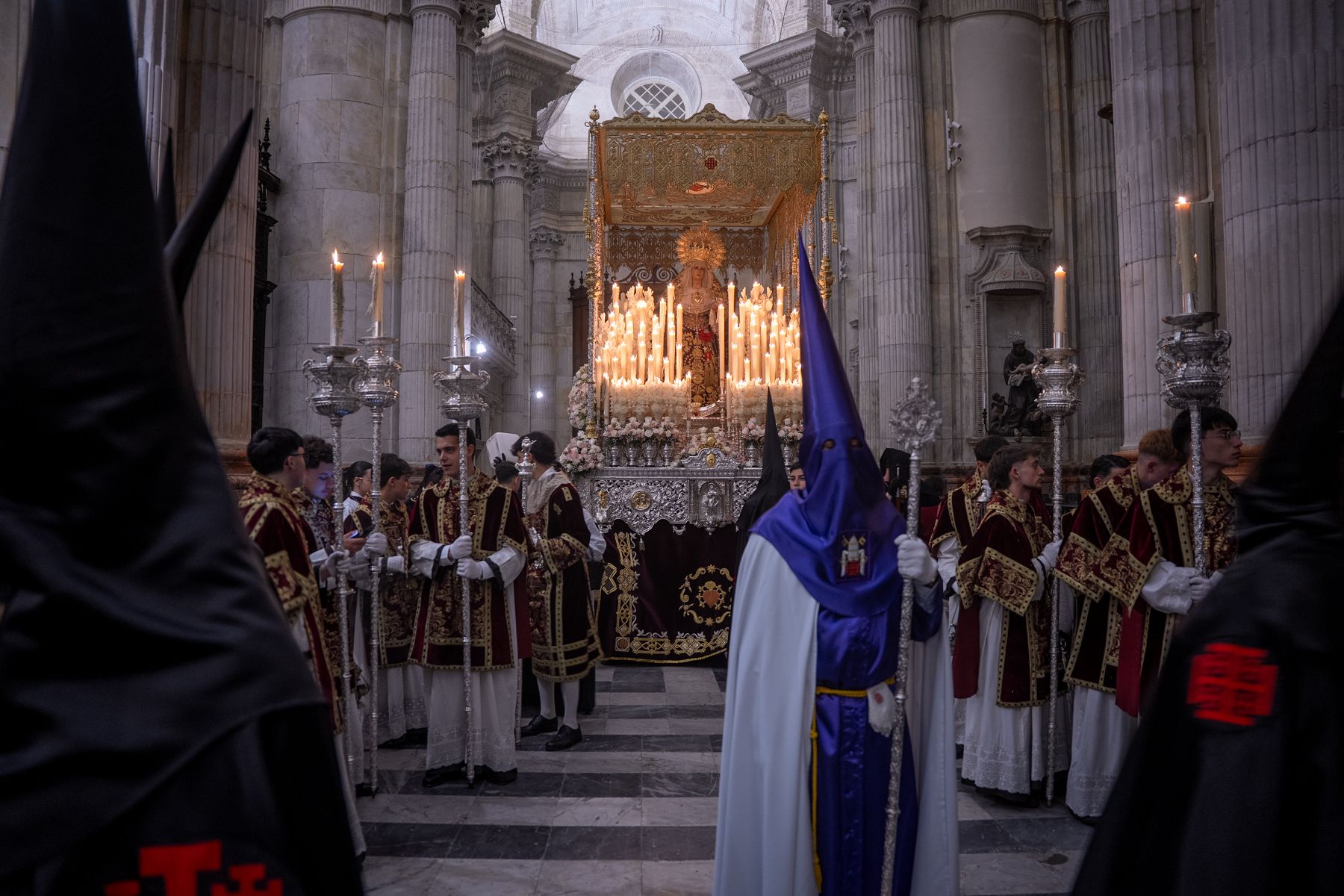 Jueves Santo de luz en Cádiz y Madrugada de silencio y recogimiento